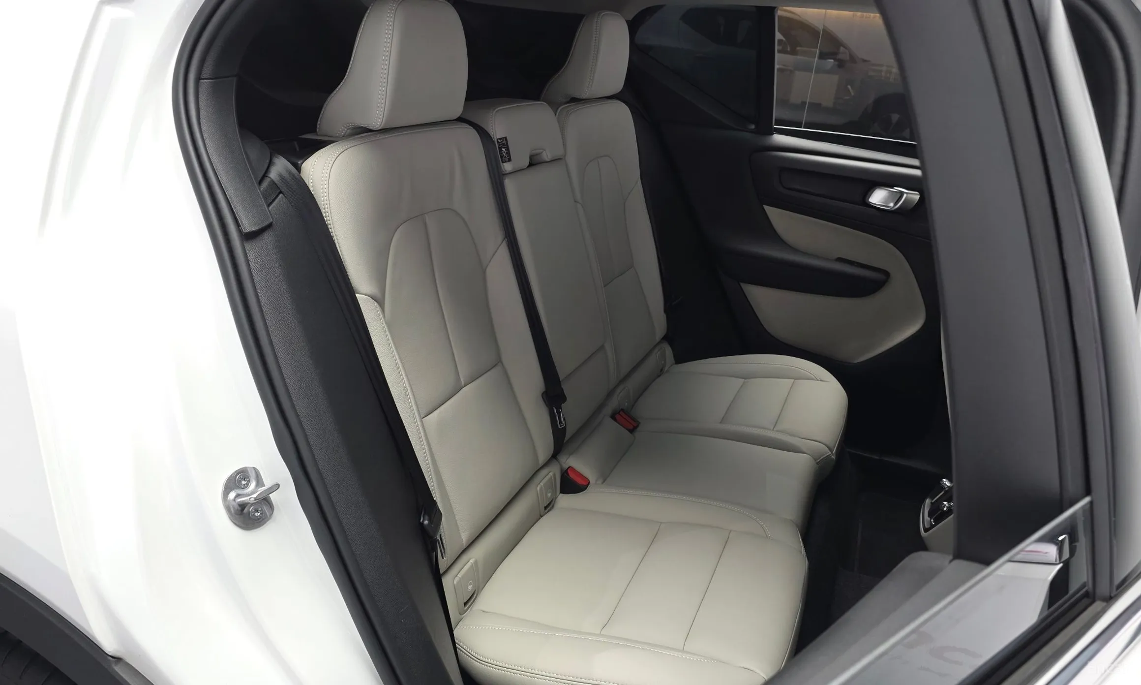 Volvo XC40 превью 11