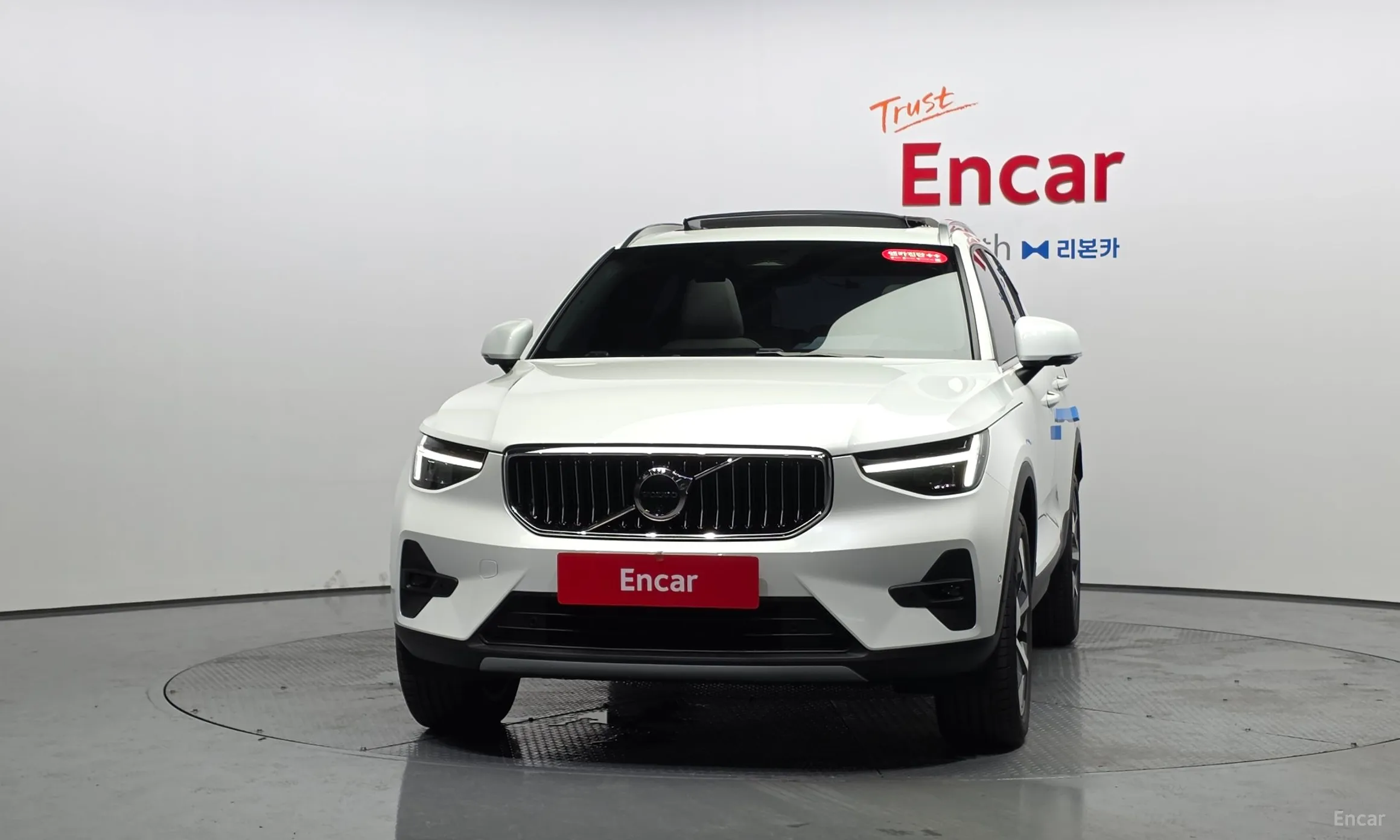 Volvo XC40 превью 3