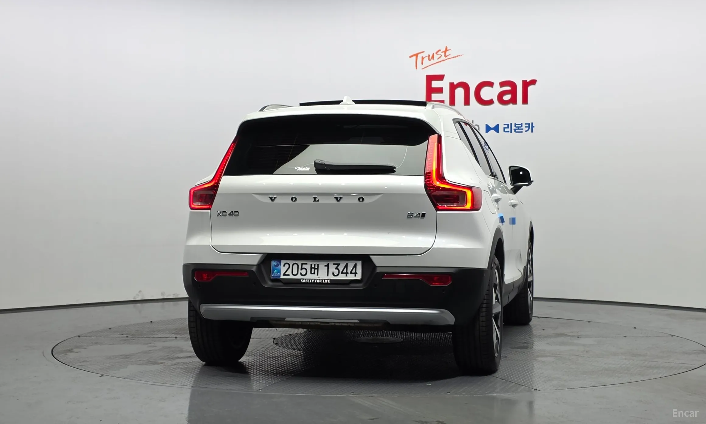 Volvo XC40 превью 4