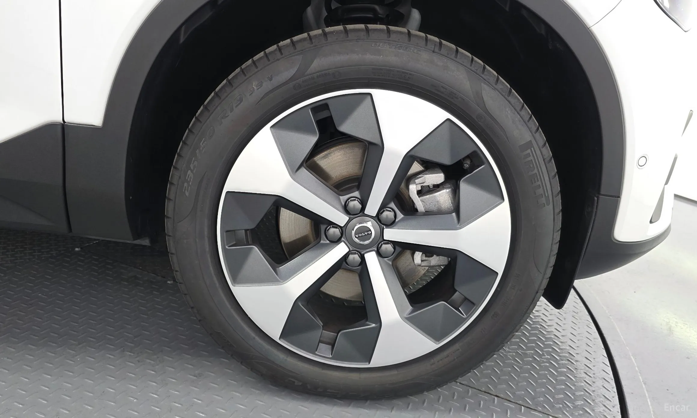 Volvo XC40 превью 5