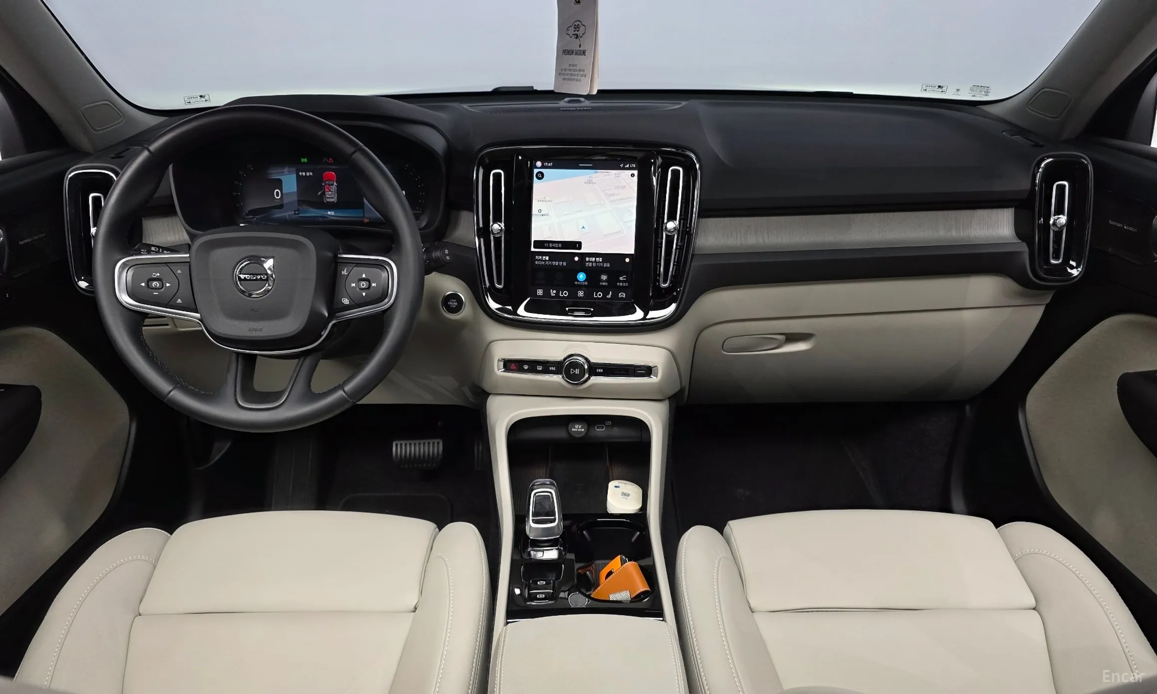 Volvo XC40 превью 7