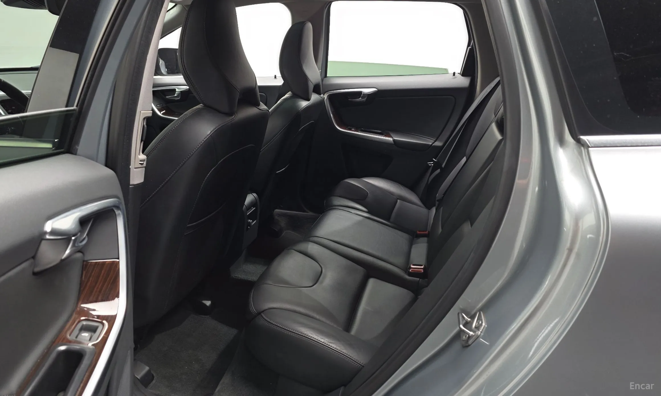 Volvo XC60 превью 12
