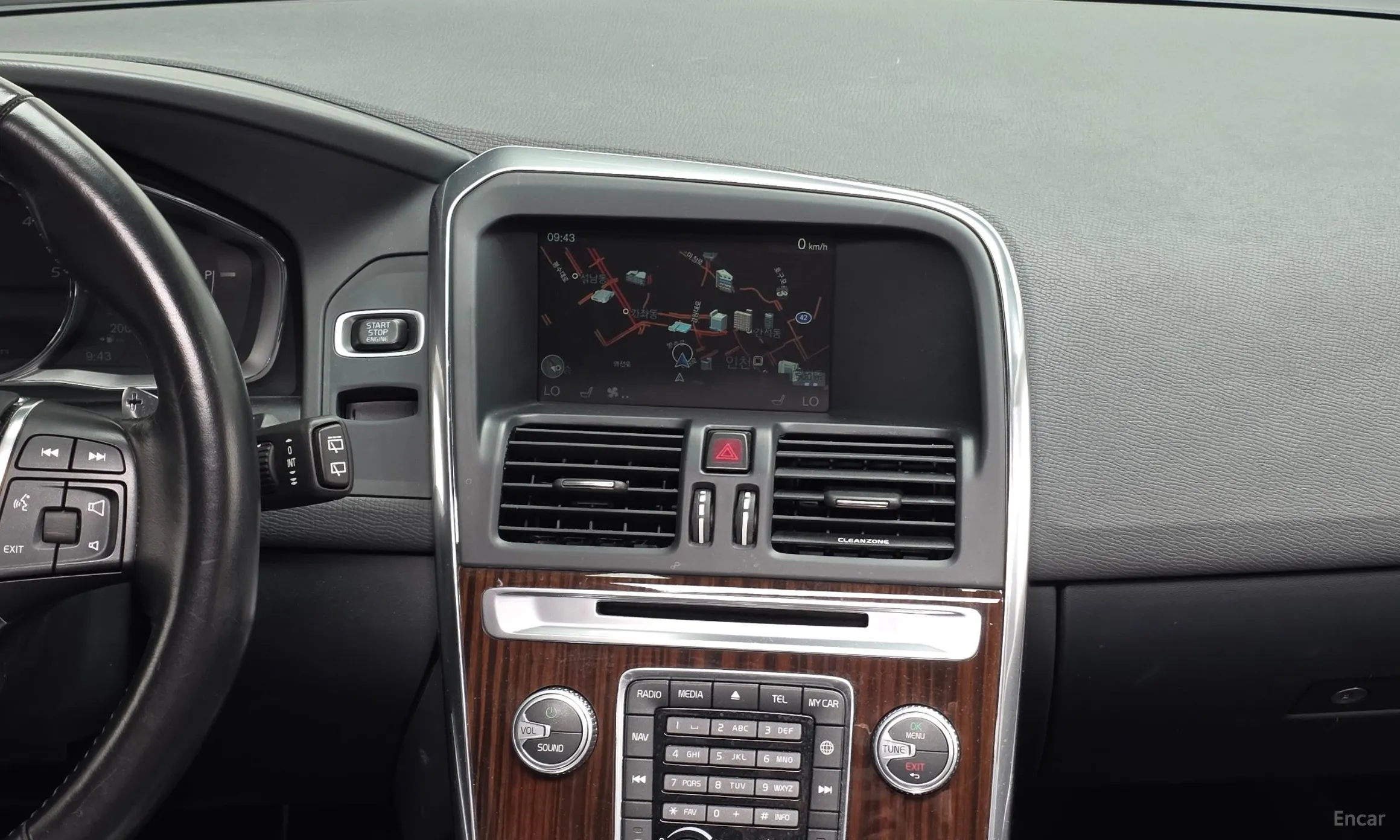 Volvo XC60 превью 14