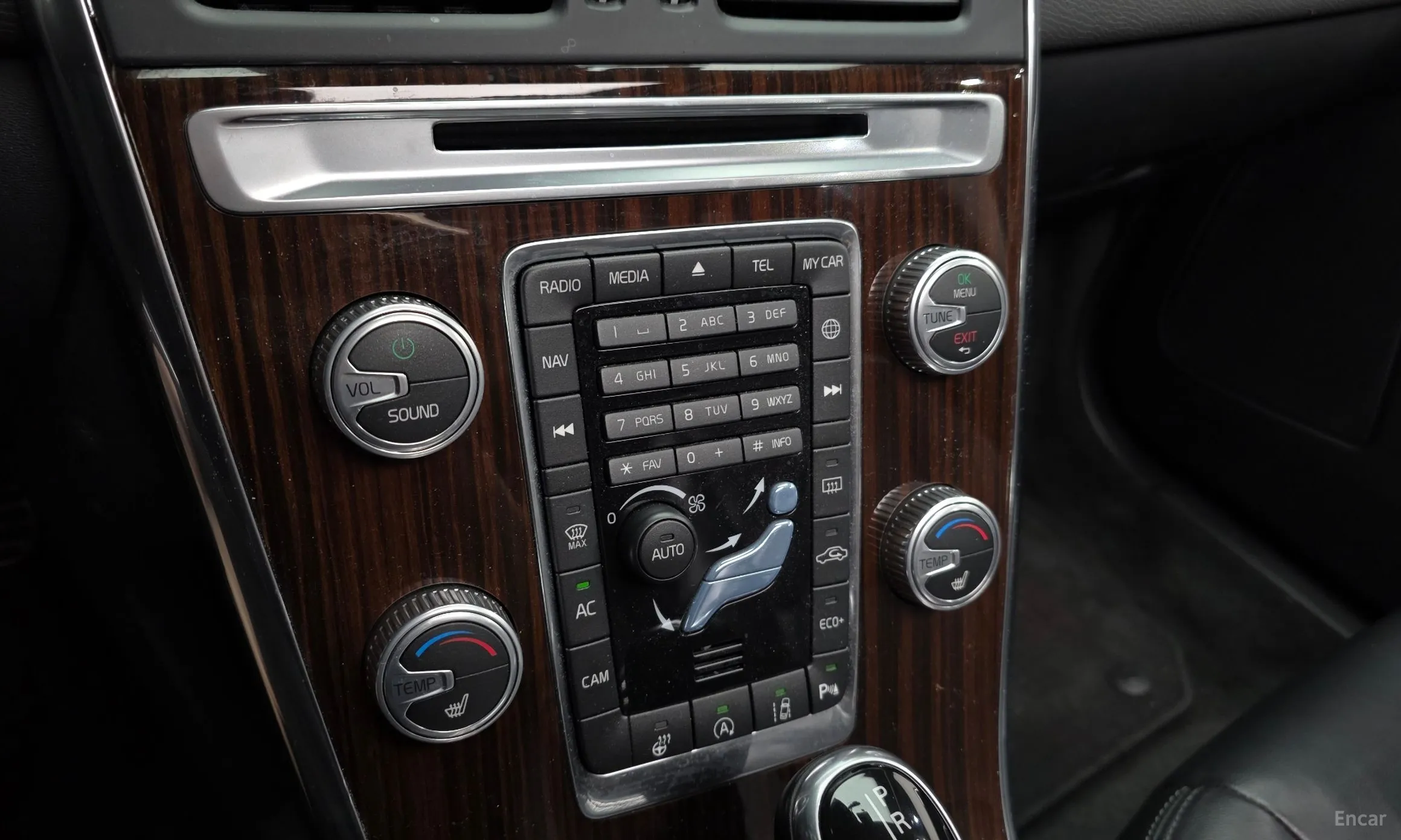 Volvo XC60 превью 19