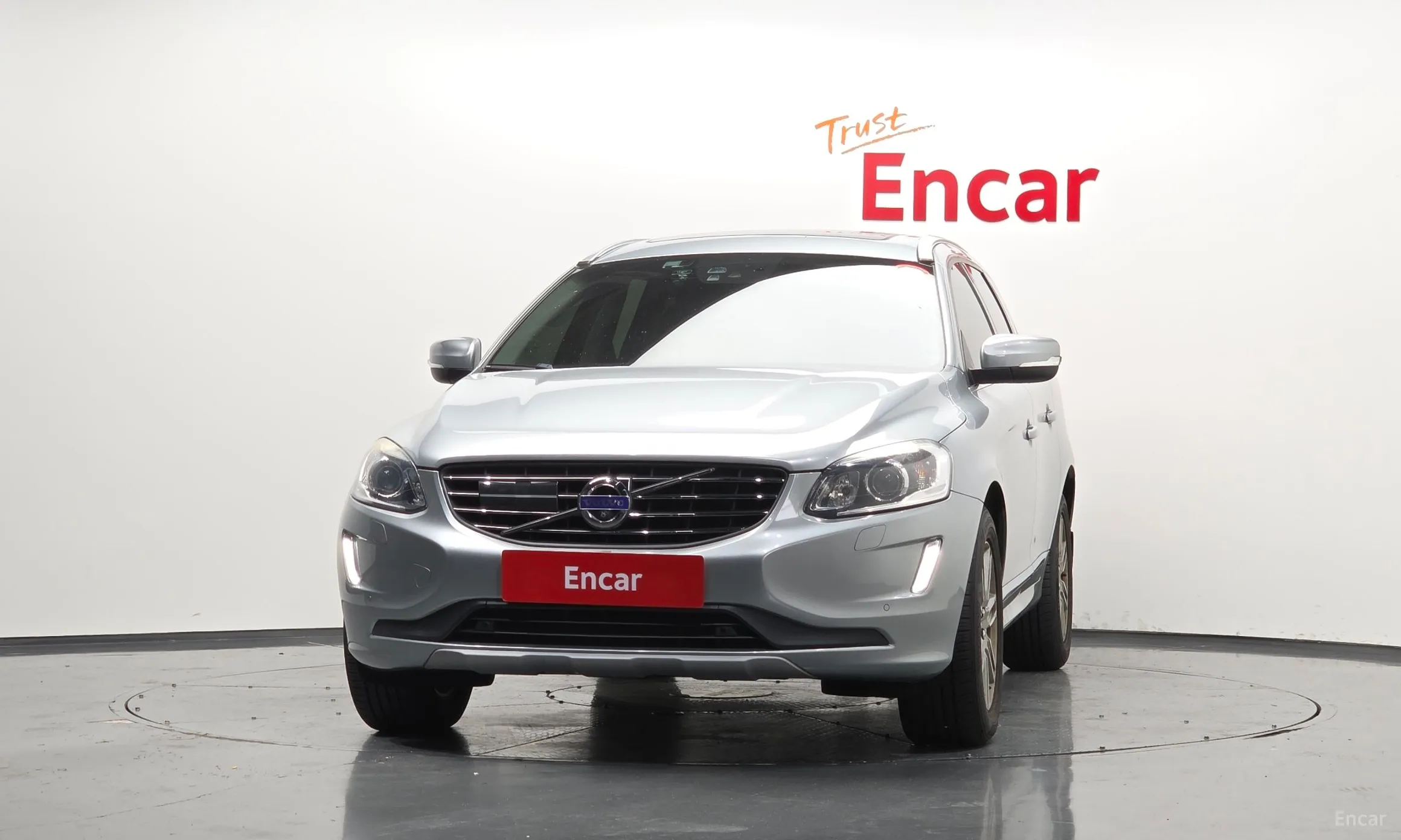 Volvo XC60 превью 3