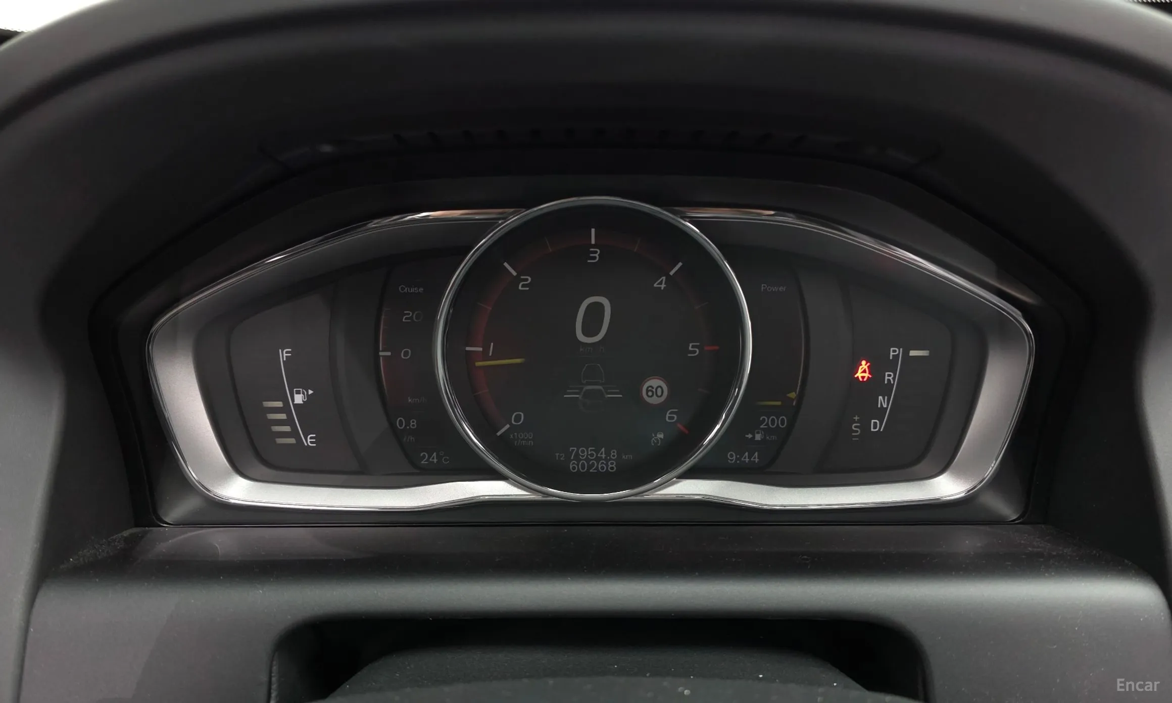 Volvo XC60 превью 8