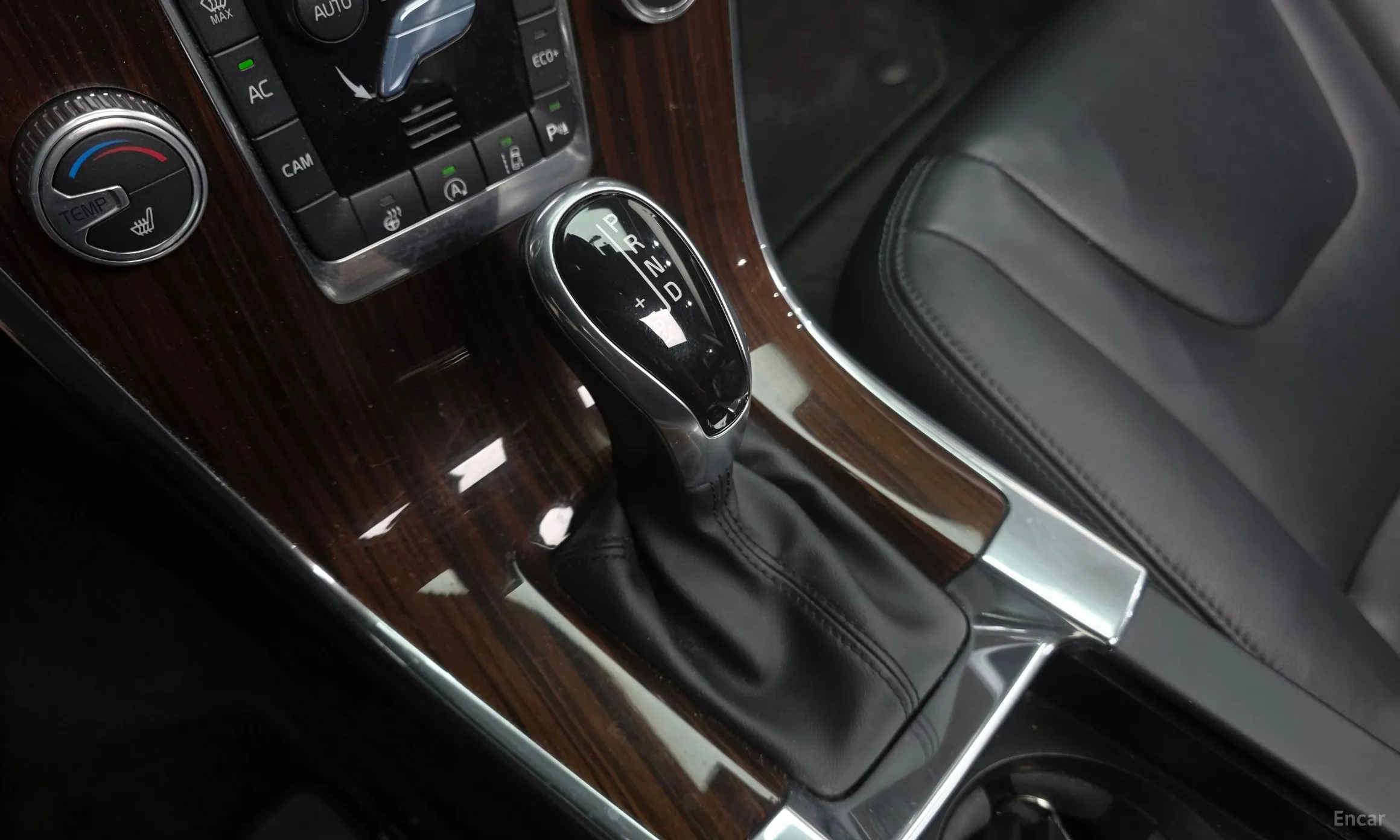 Volvo XC60 превью 9