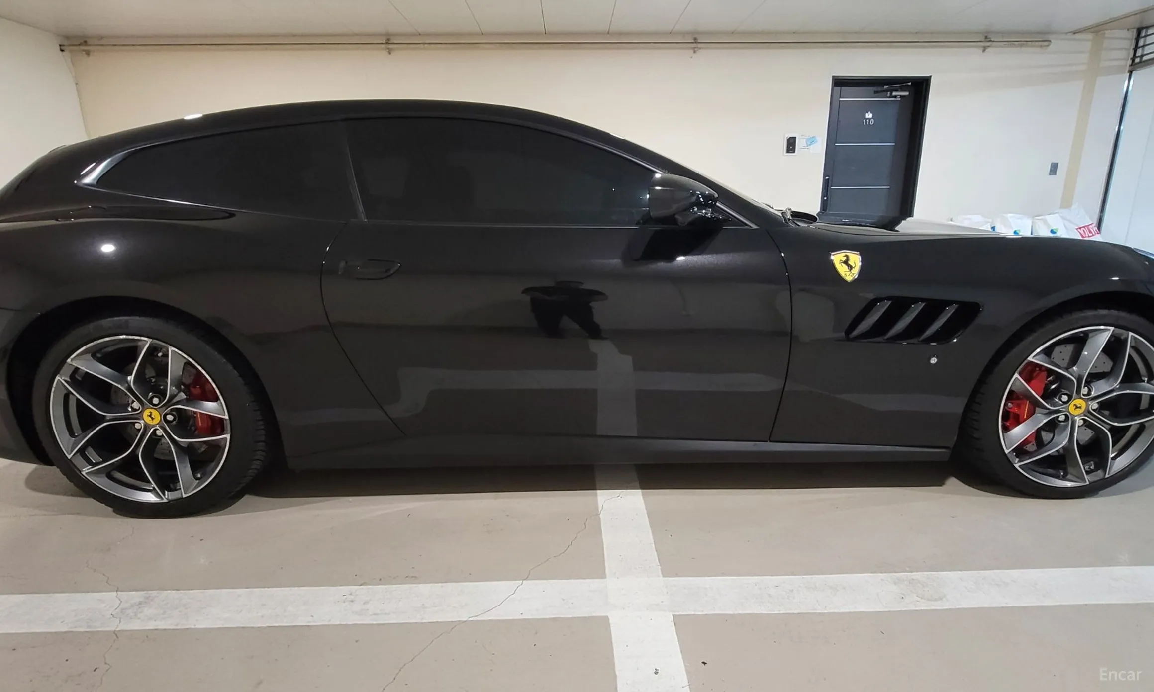 Ferrari GTC4 Rousseau превью 3
