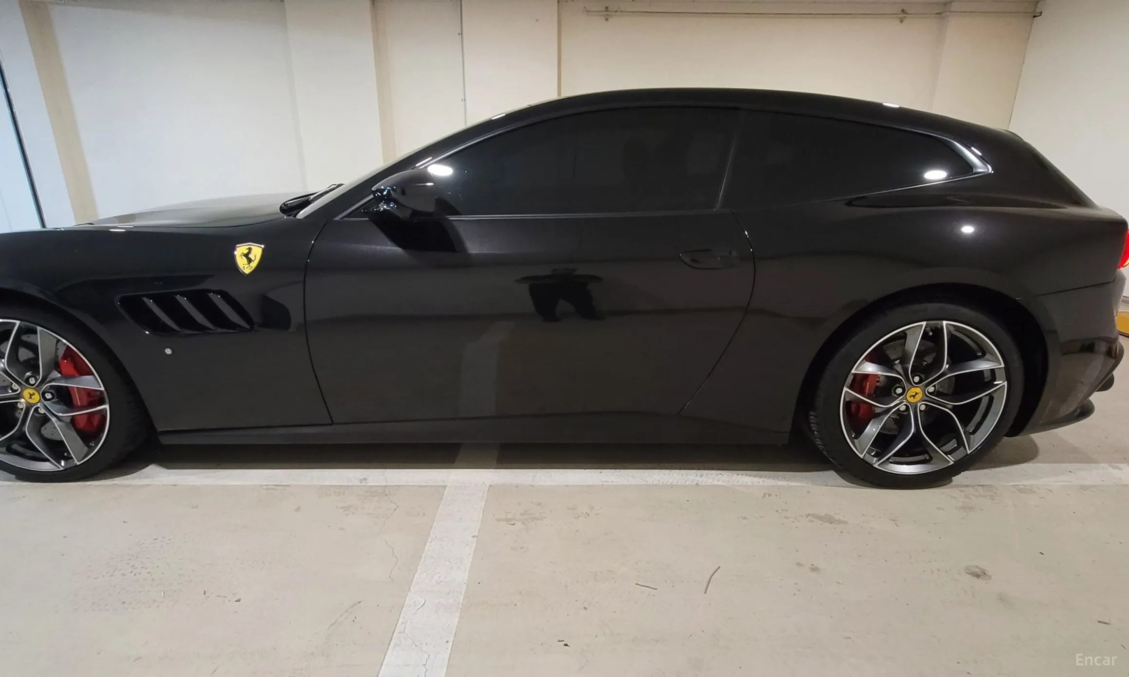 Ferrari GTC4 Rousseau превью 4