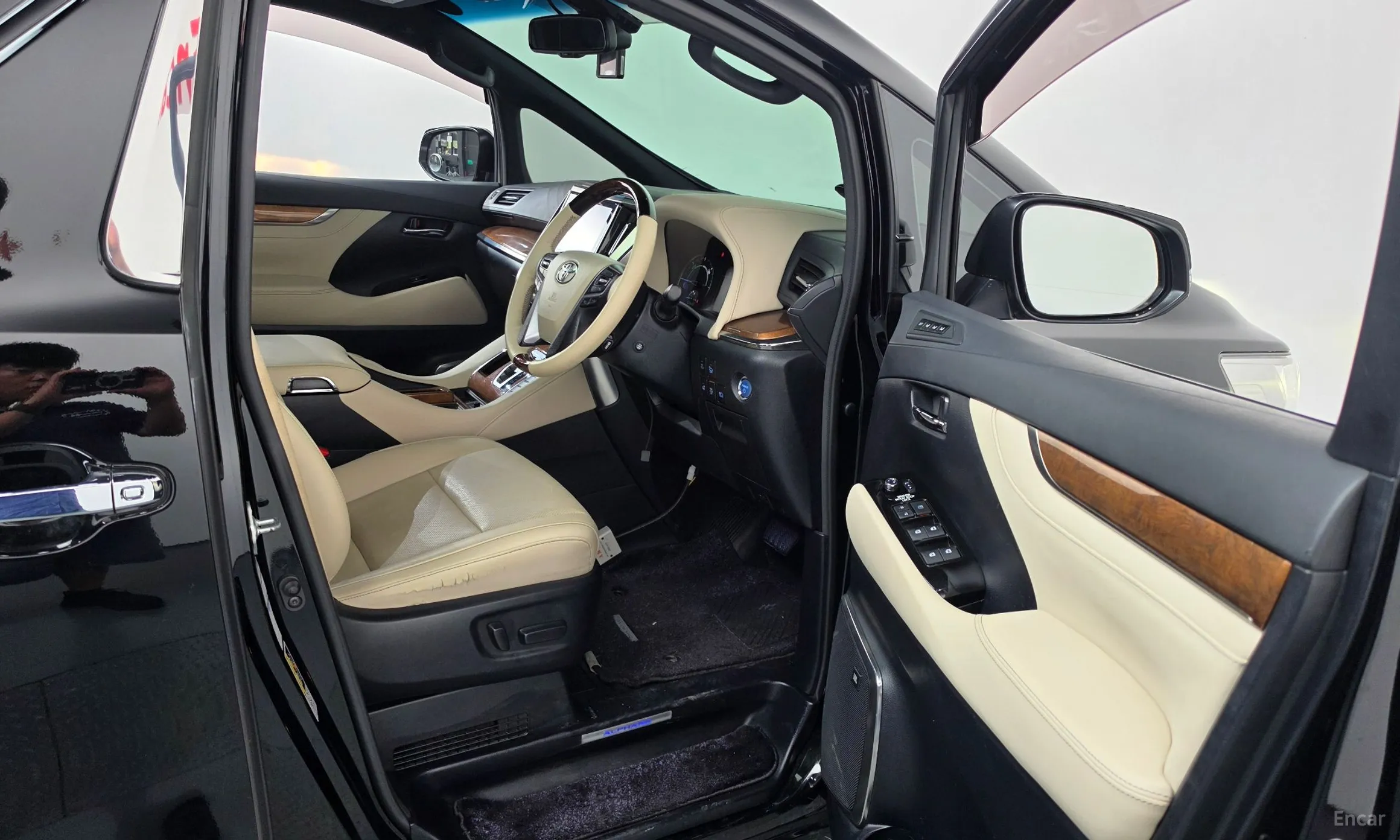 Toyota Alphard превью 10