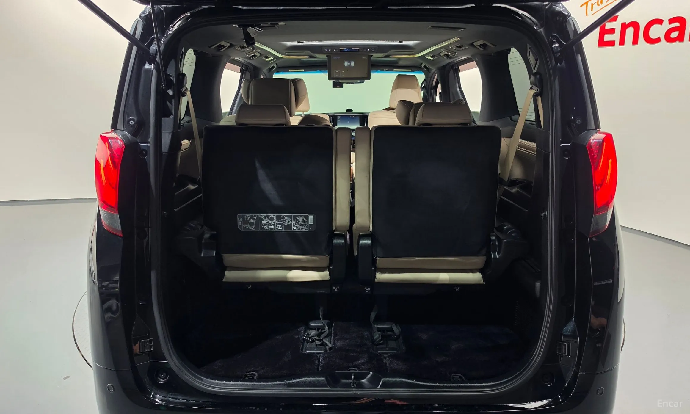Toyota Alphard превью 20