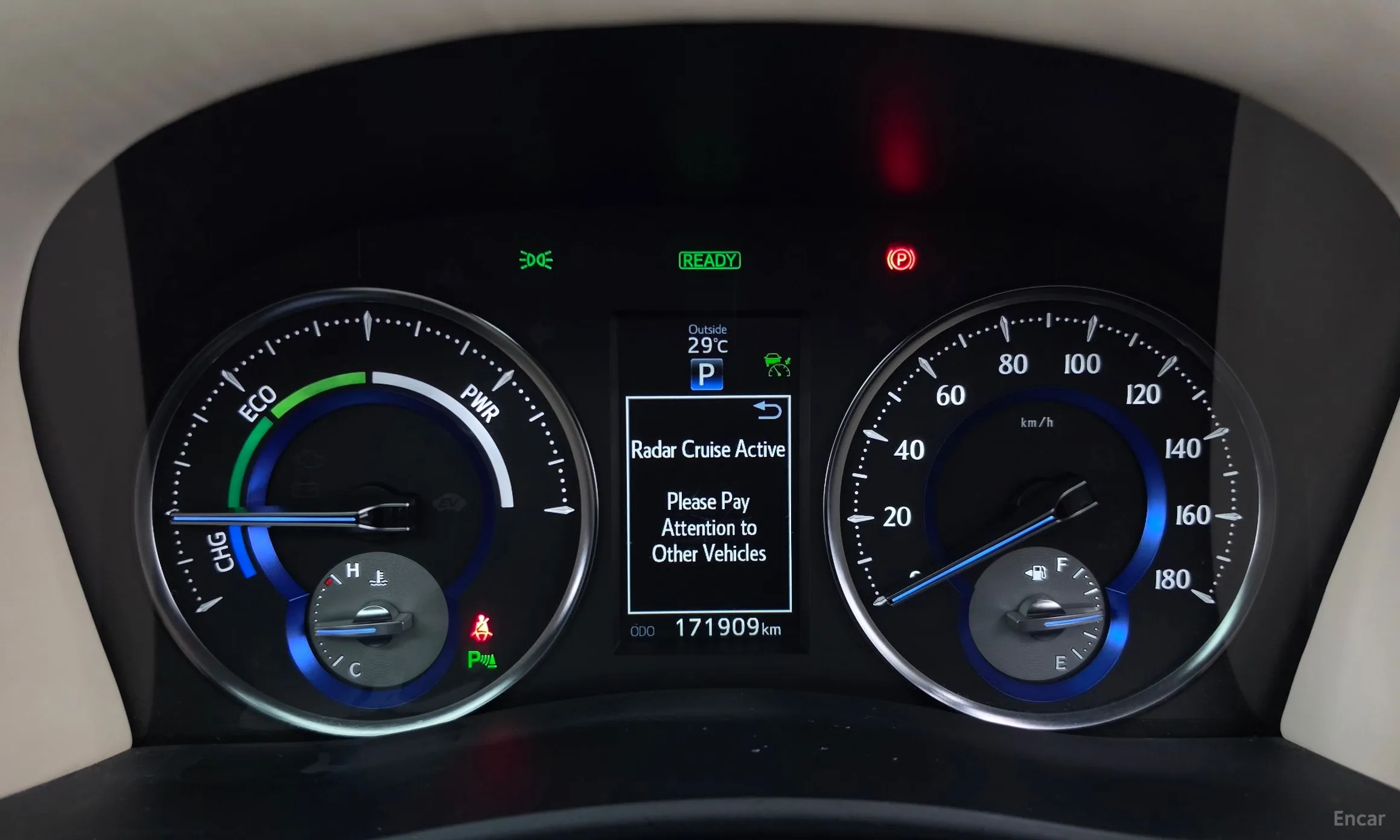 Toyota Alphard превью 8