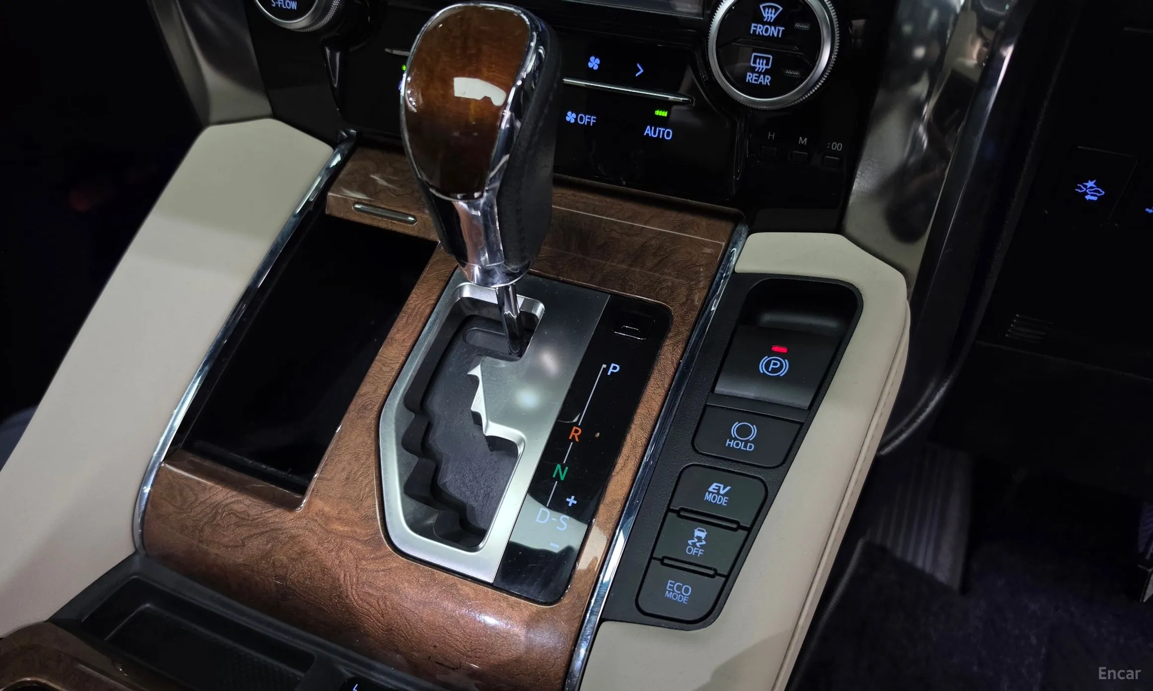 Toyota Alphard превью 9