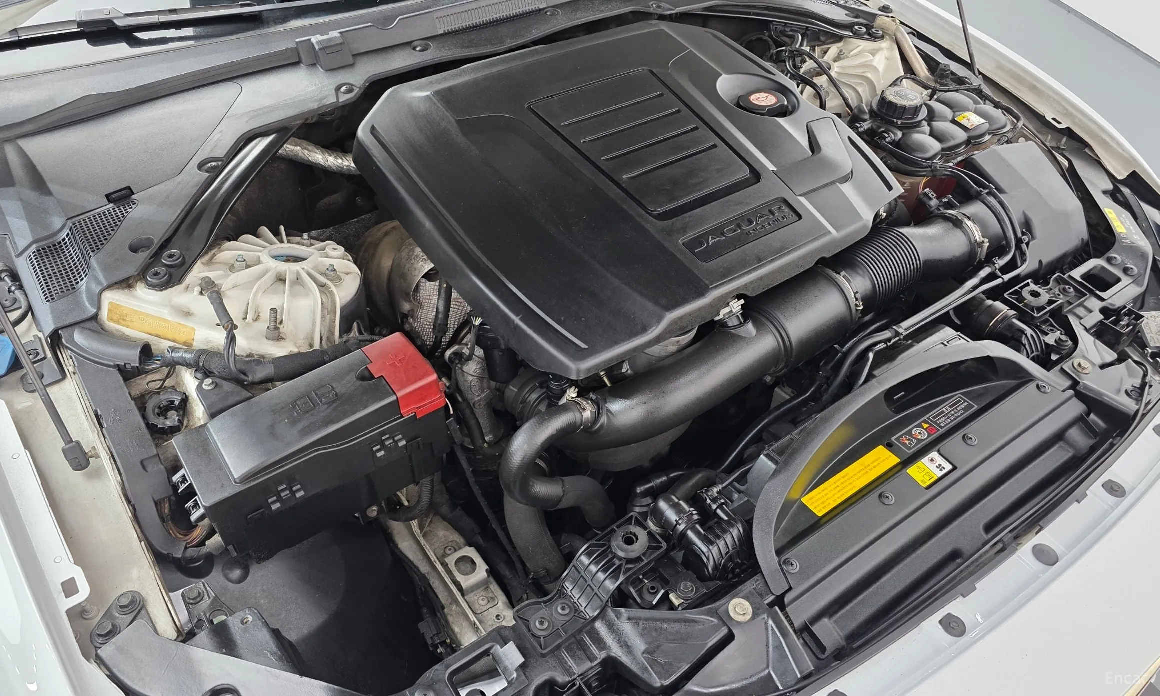 Jaguar XE превью 6
