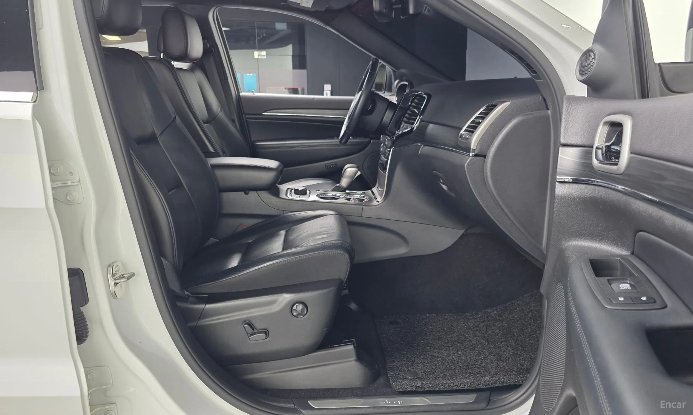Jeep Grand Cherokee превью 11