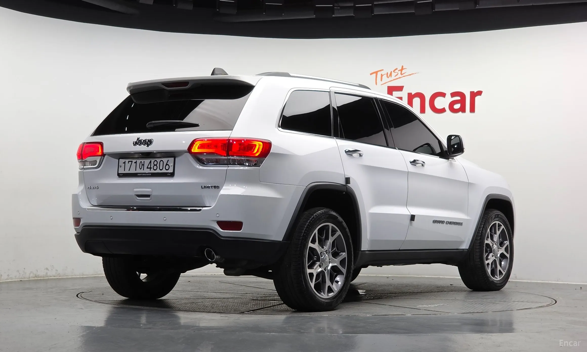 Jeep Grand Cherokee превью 2