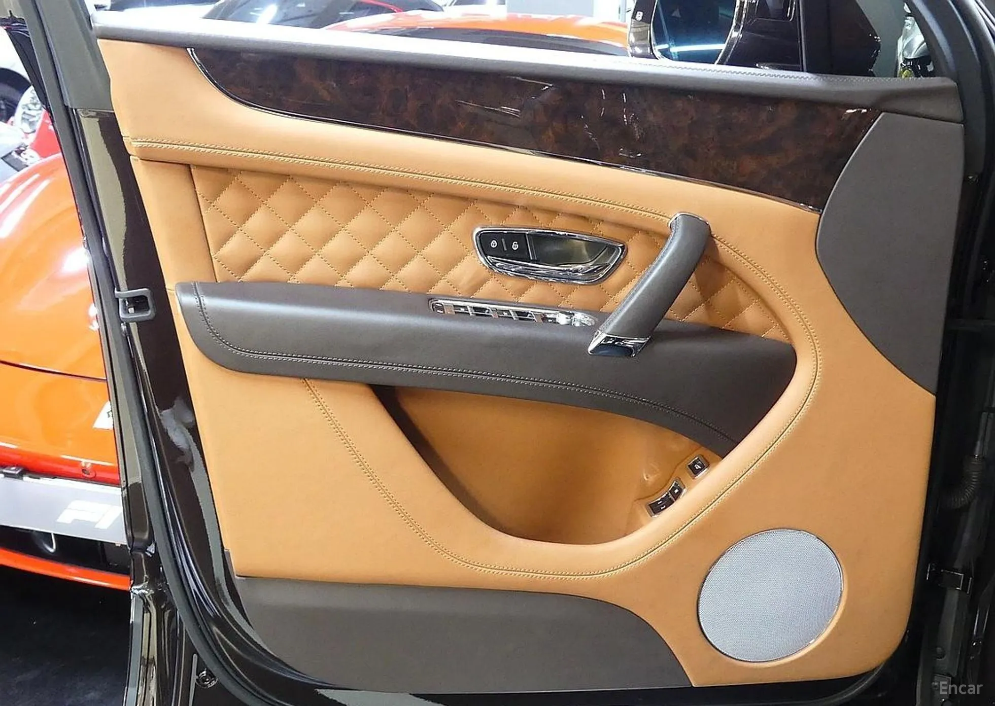 Bentley Bentayga превью 19