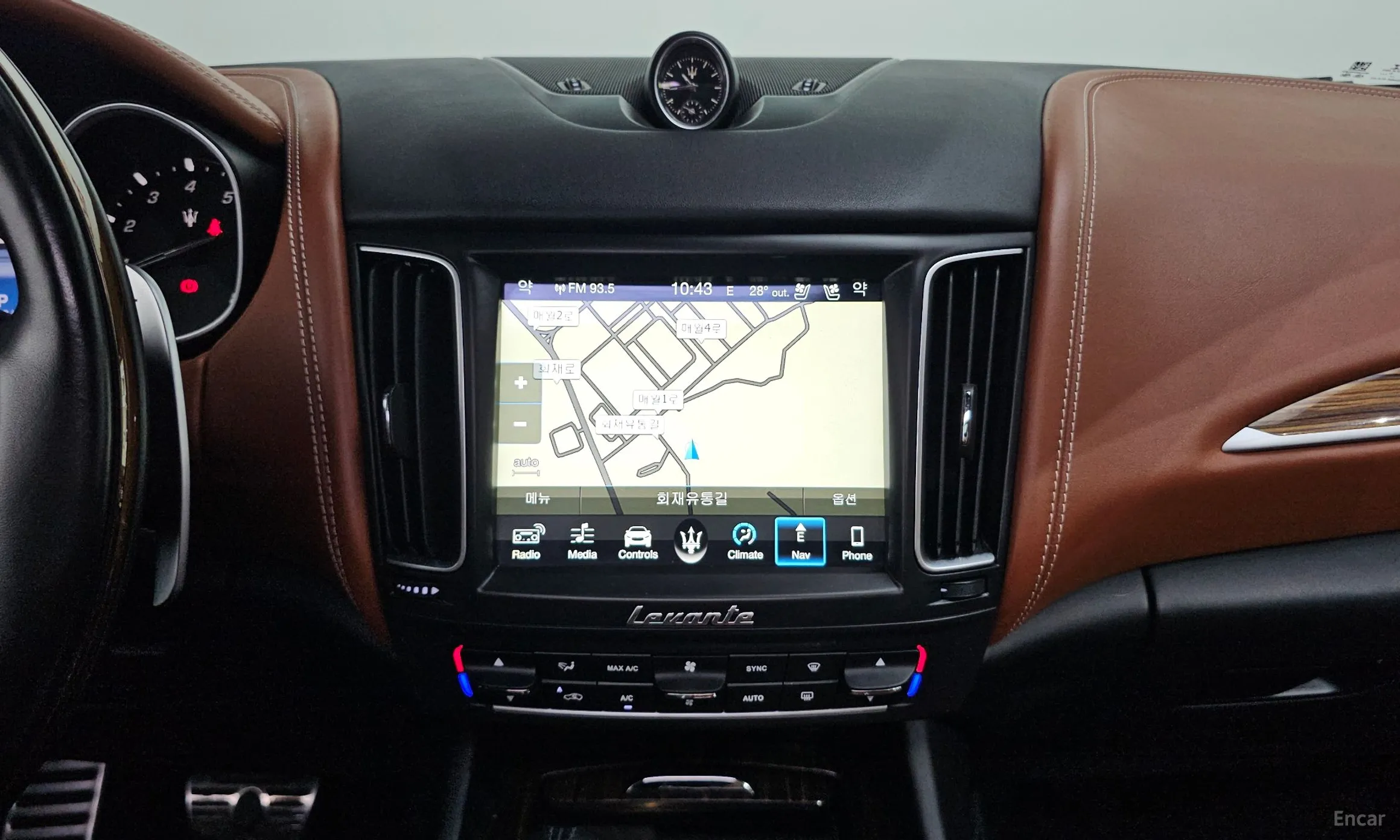 Maserati Levante превью 12