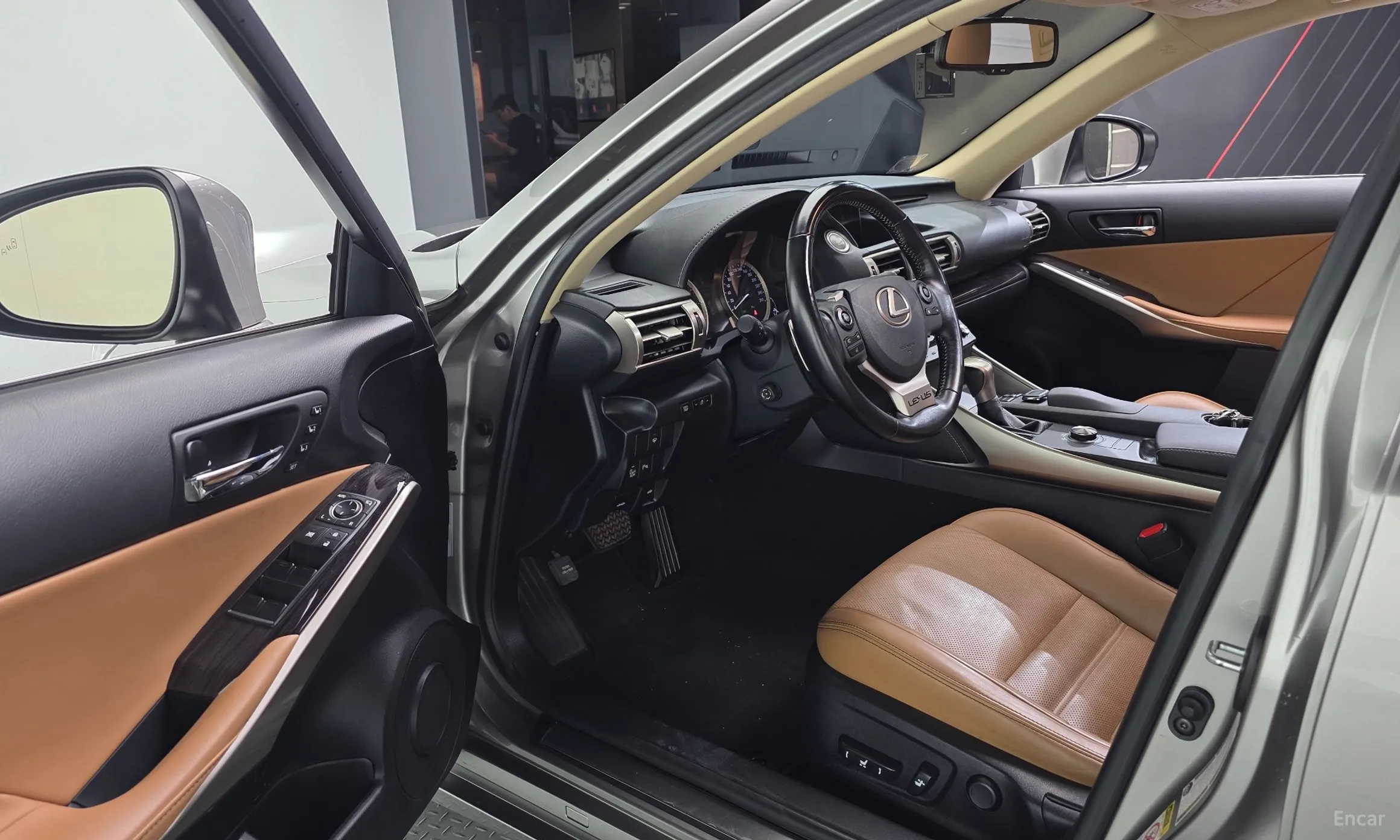 Lexus New IS200t превью 10