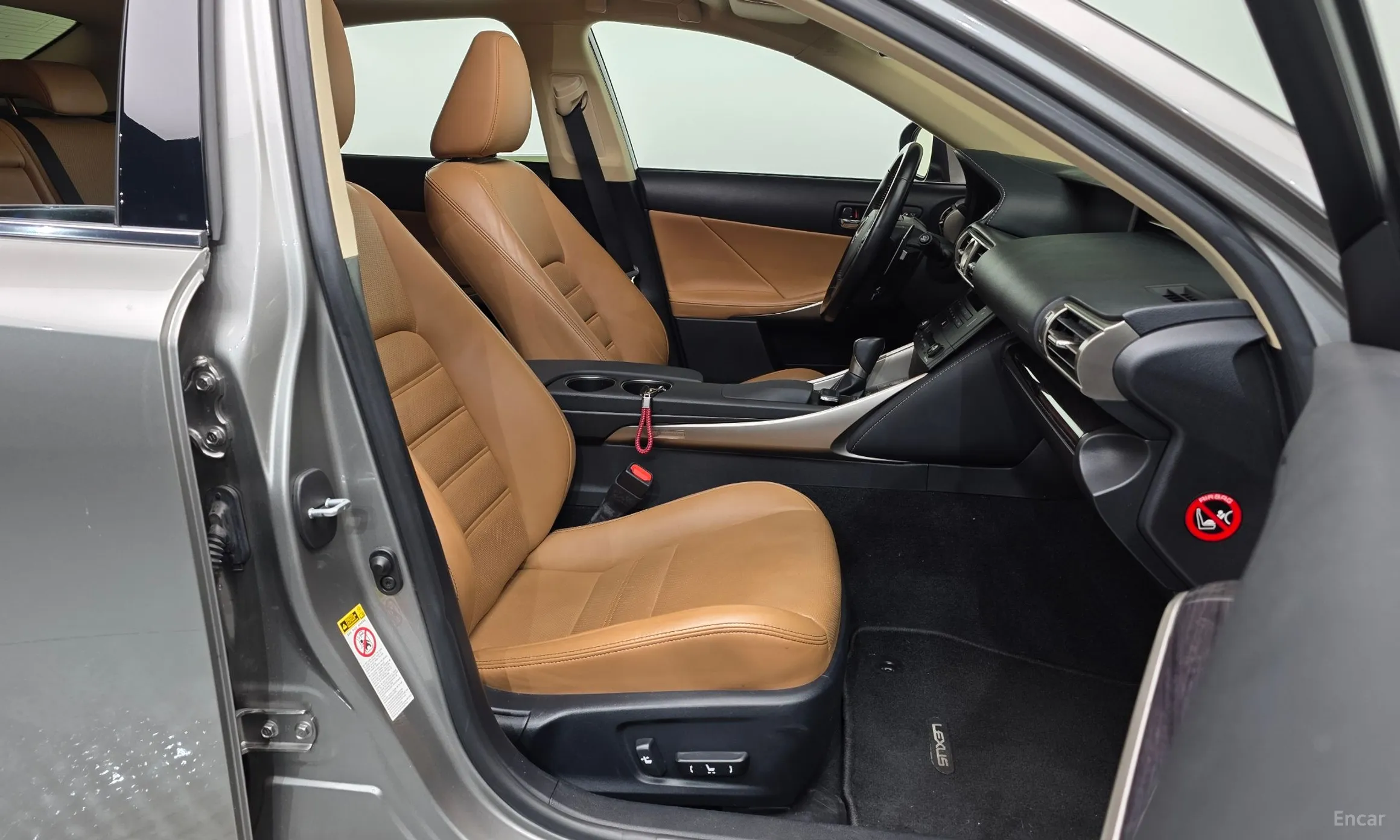 Lexus New IS200t превью 11