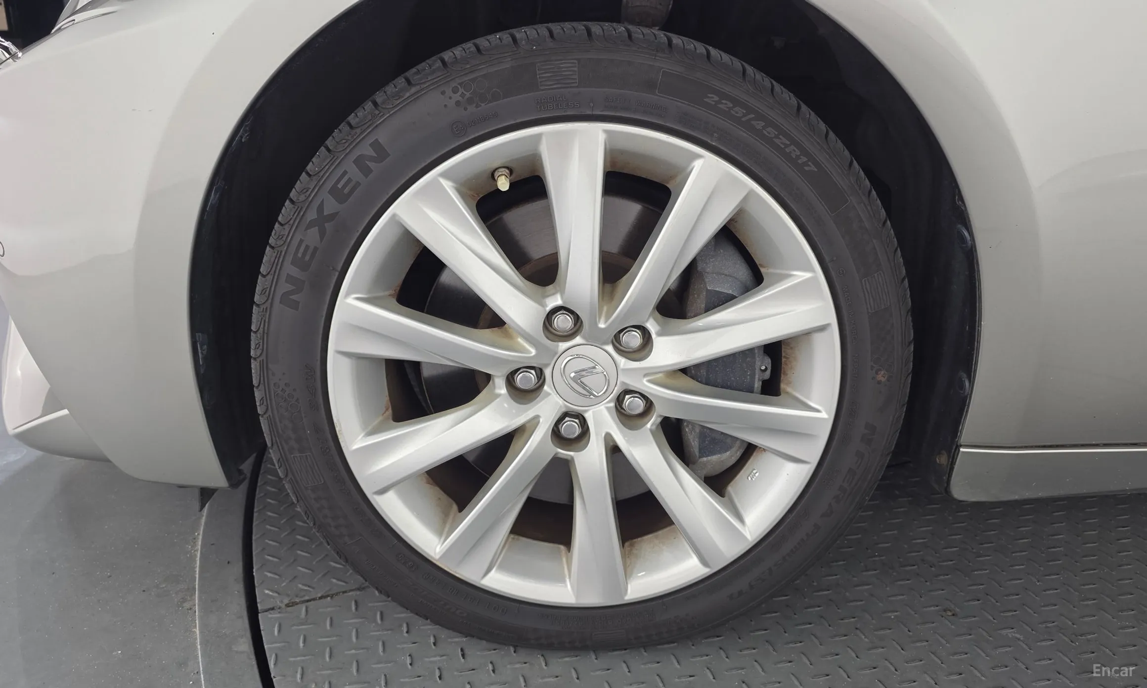 Lexus New IS200t превью 5