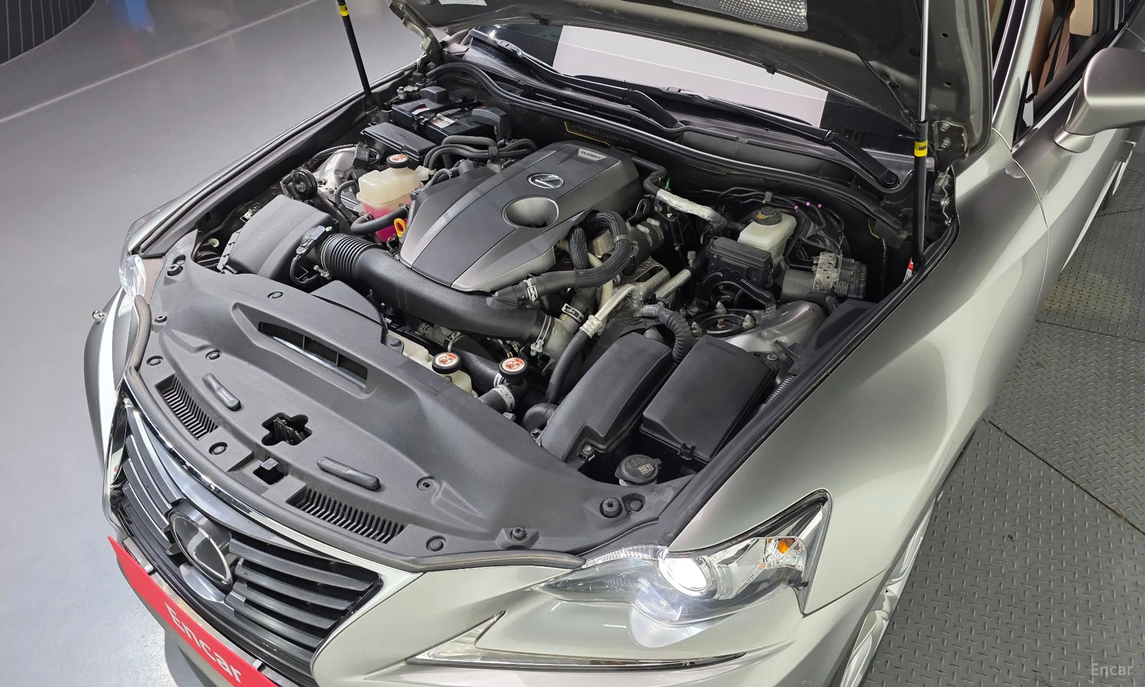 Lexus New IS200t превью 6