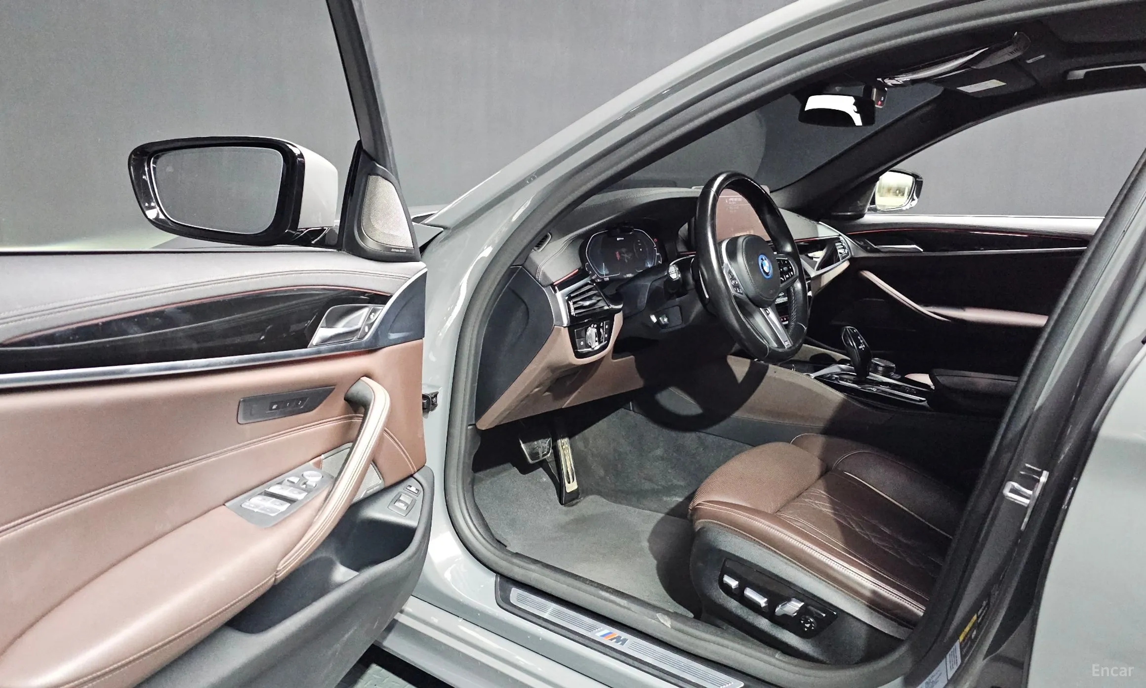 BMW 5 Series (G30) превью 10