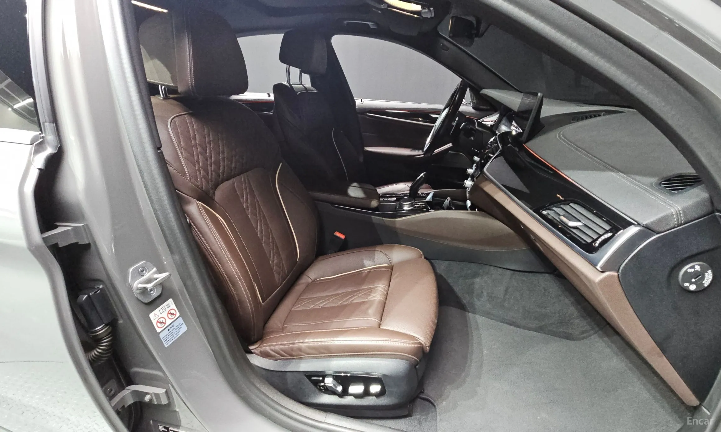 BMW 5 Series (G30) превью 11