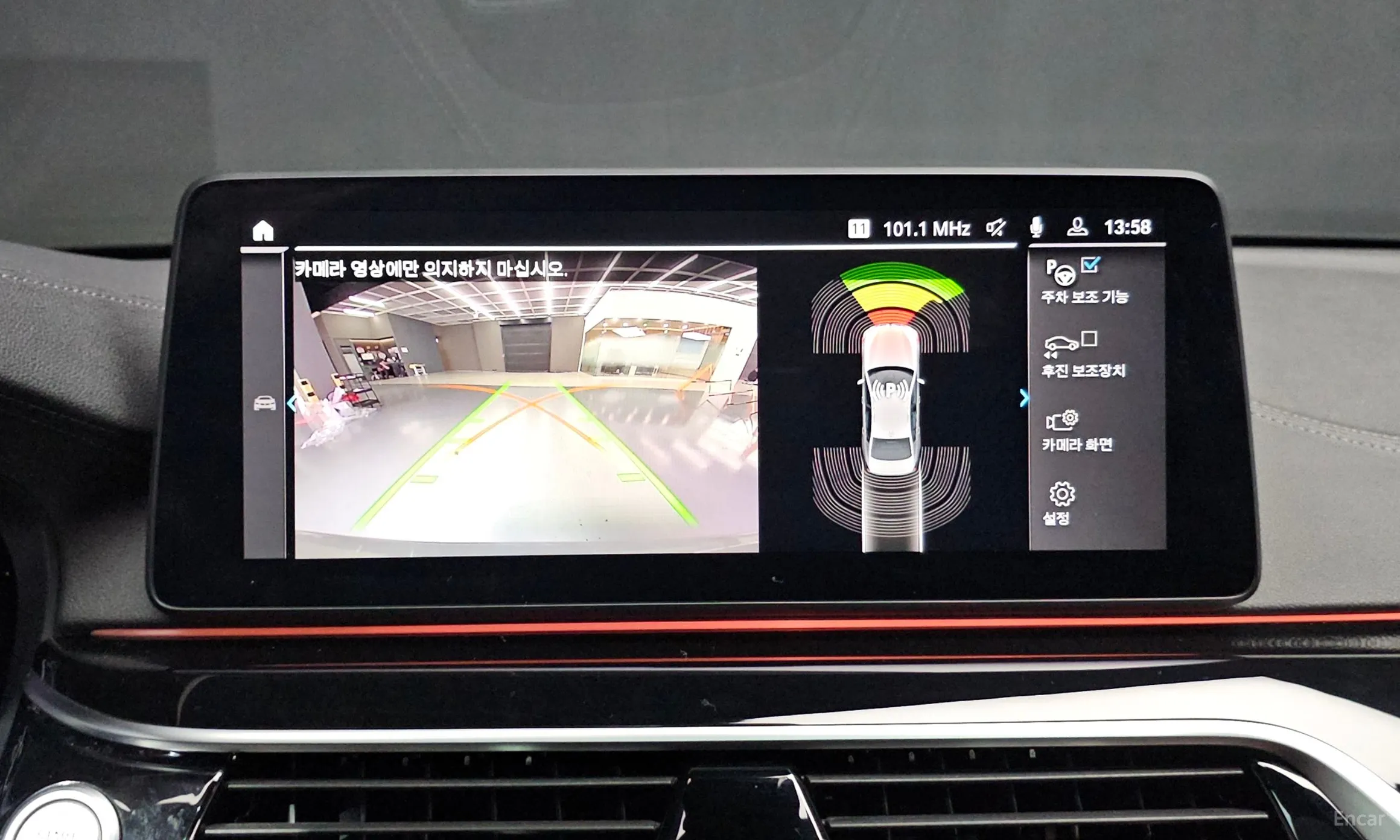 BMW 5 Series (G30) превью 15