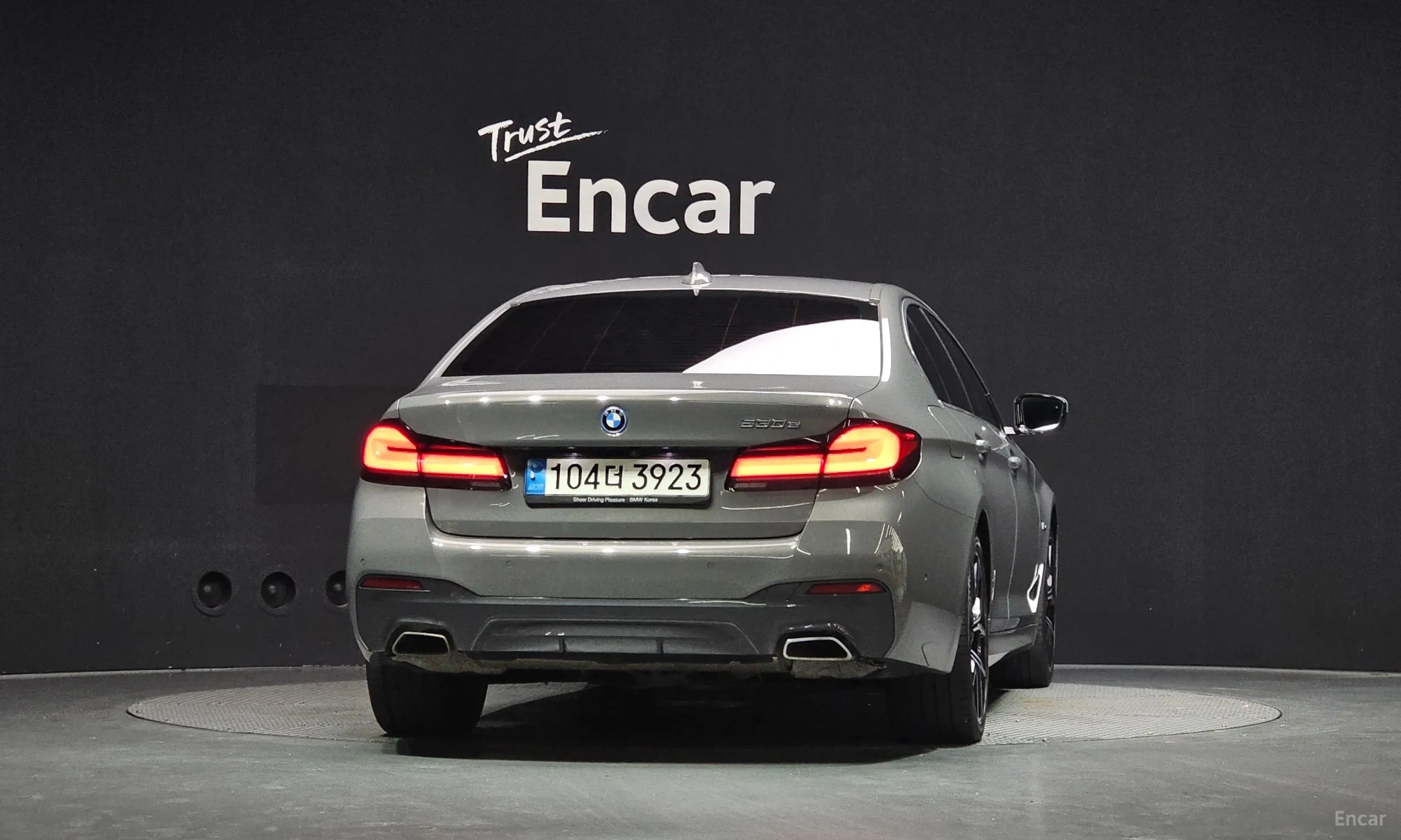 BMW 5 Series (G30) превью 4