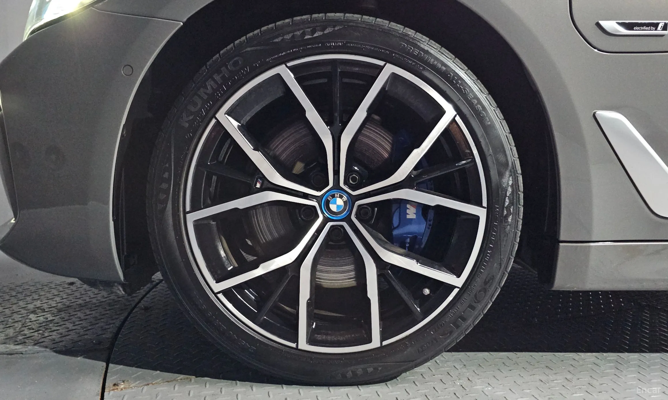 BMW 5 Series (G30) превью 5