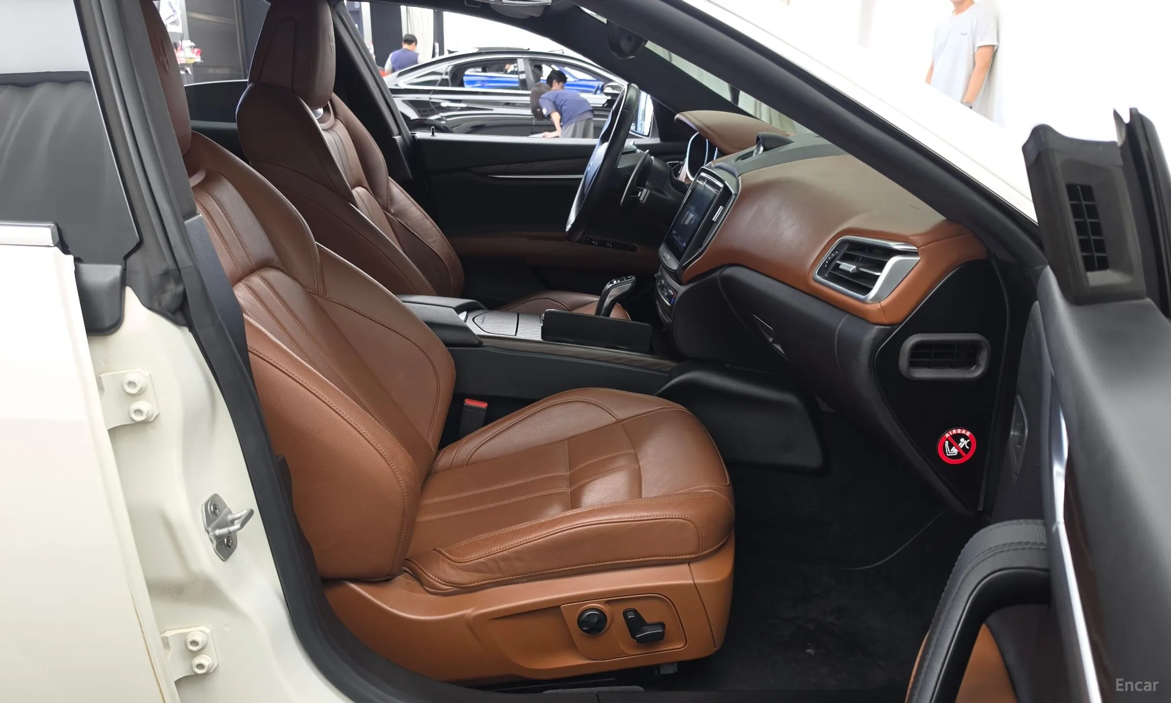 Maserati Ghibli превью 11