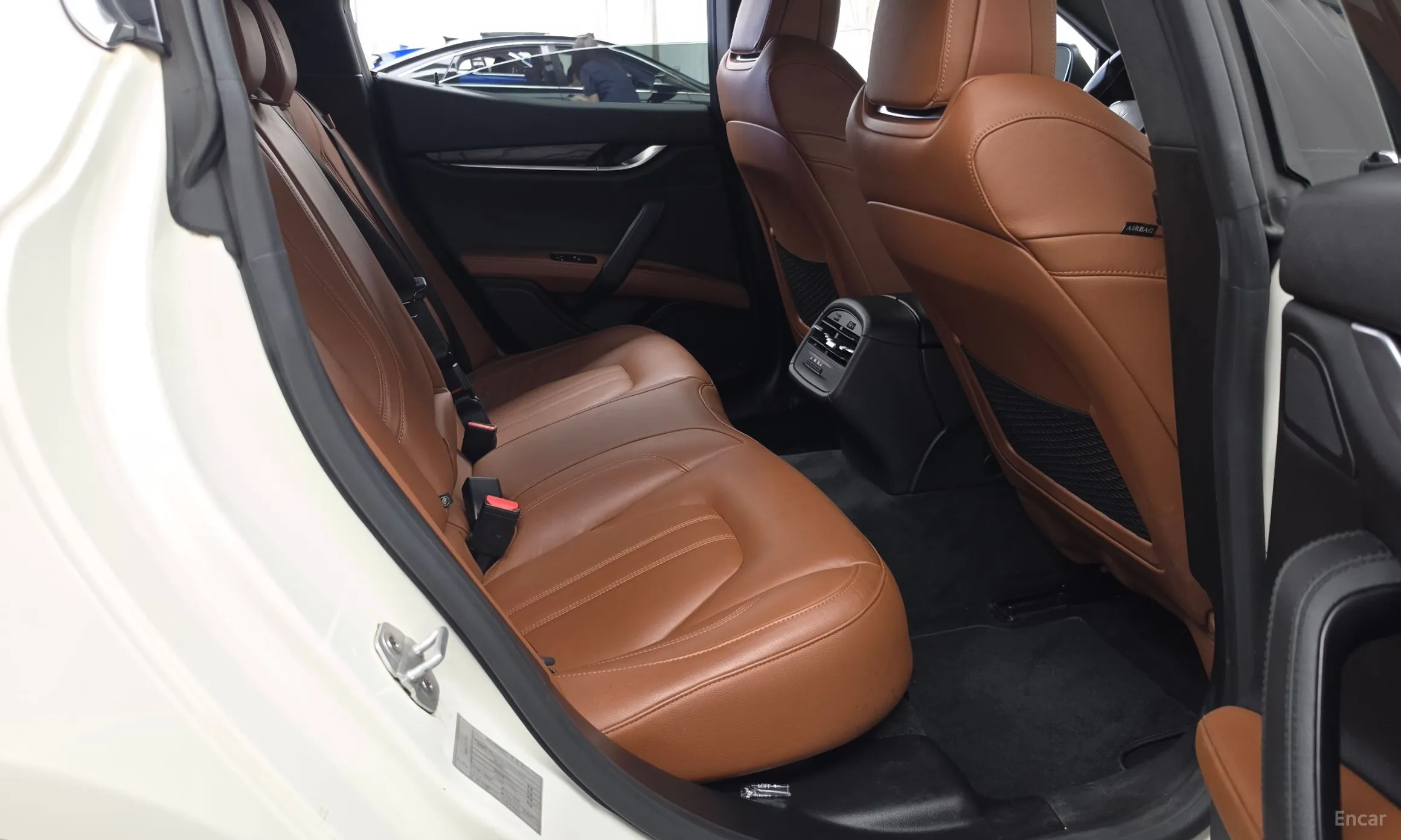 Maserati Ghibli превью 12