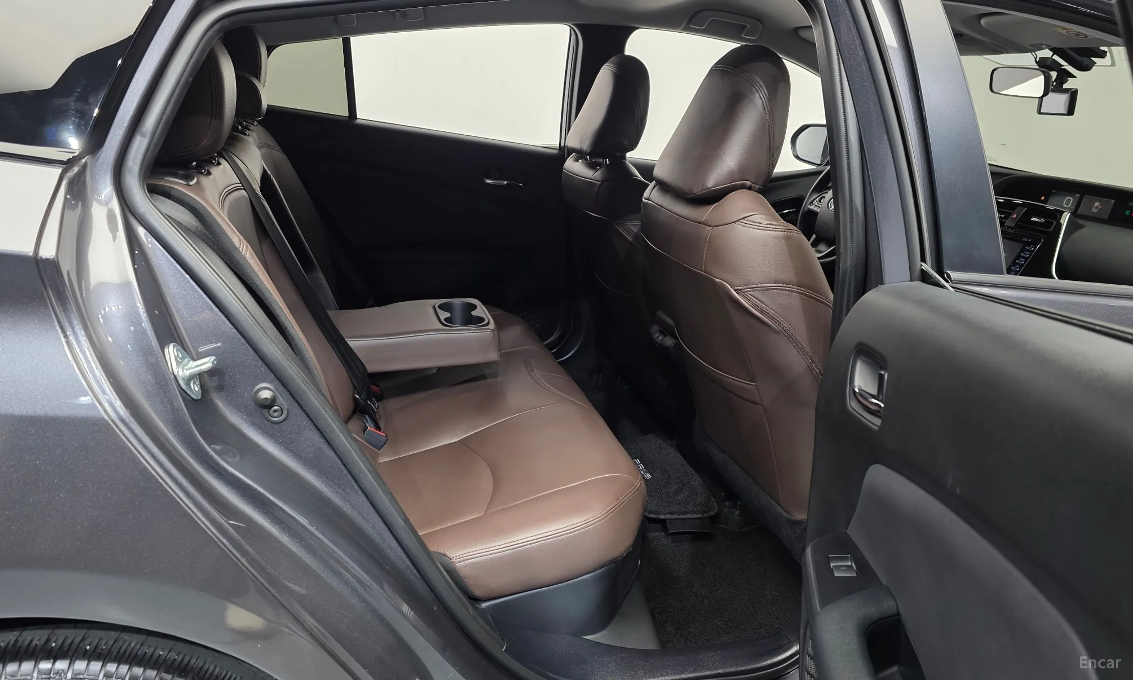 Toyota Prius 4th Generation превью 12