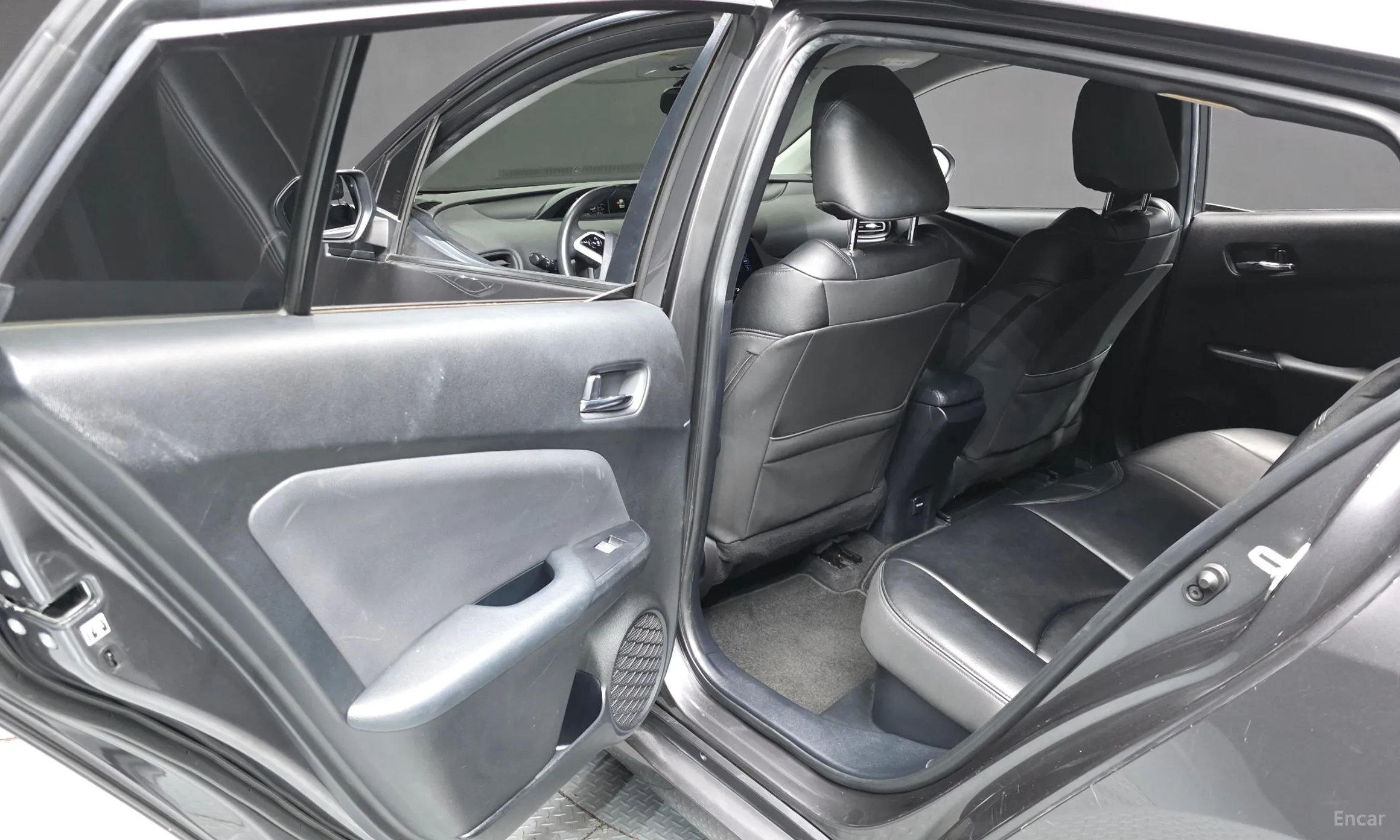 Toyota Prius 4th Generation превью 12