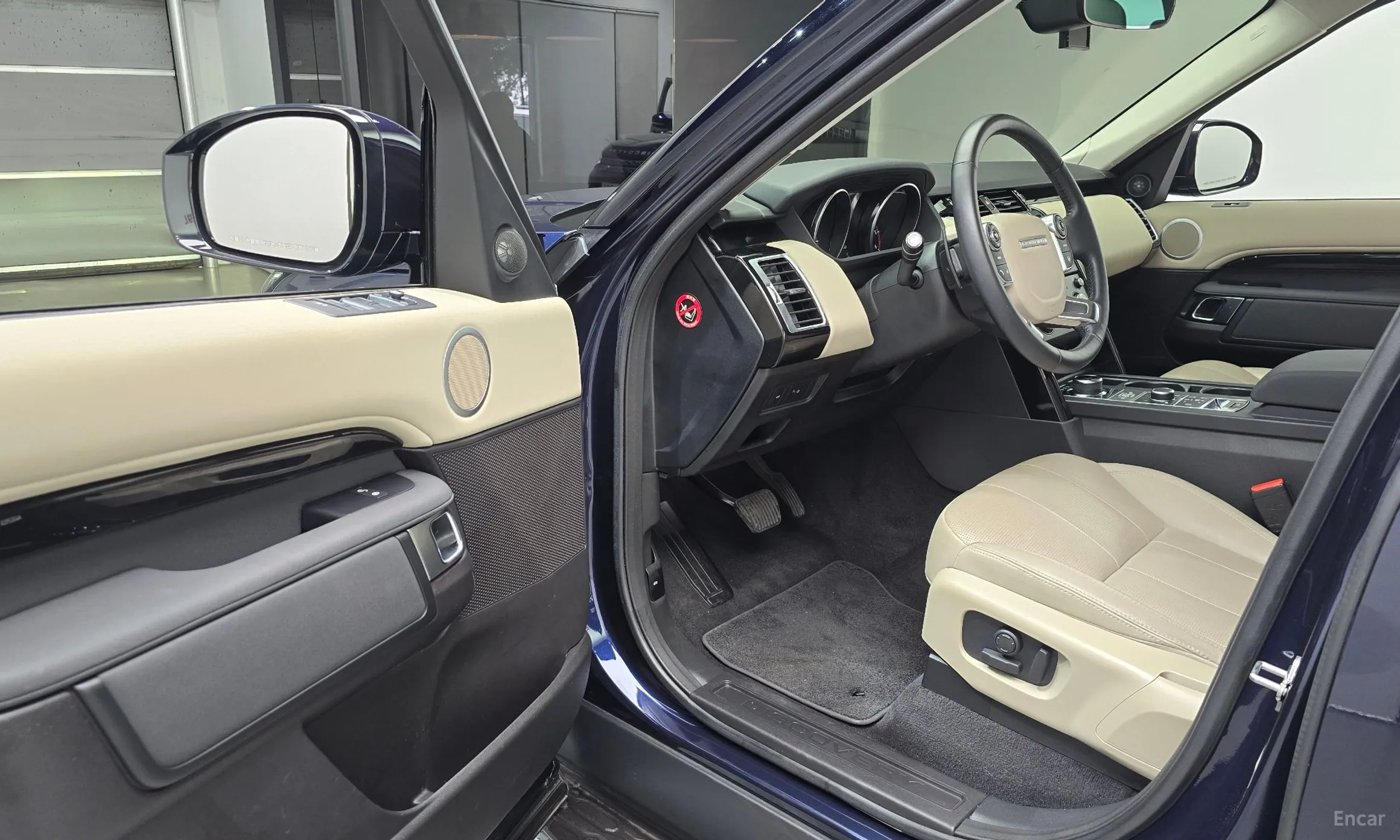 Land Rover Discovery 5 превью 10