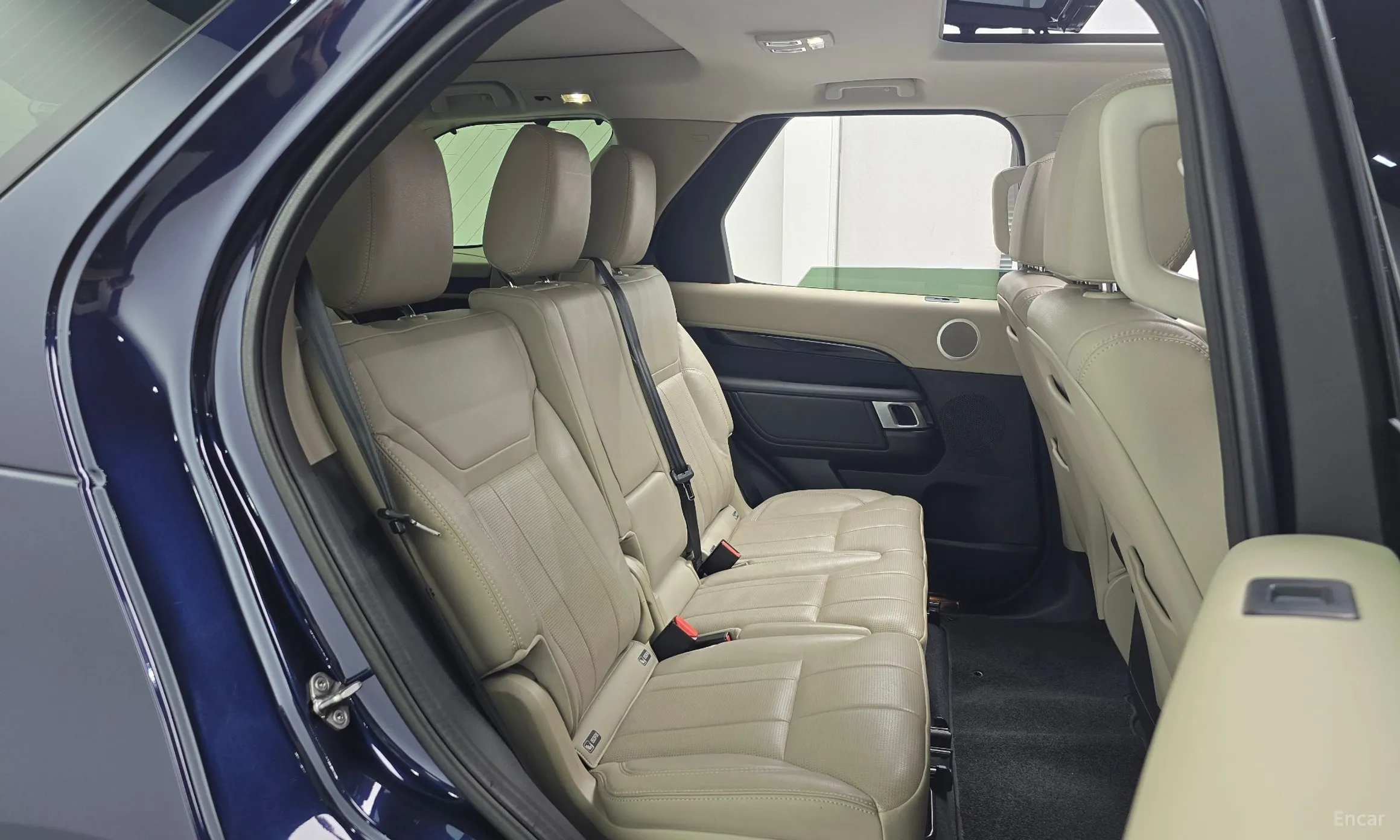 Land Rover Discovery 5 превью 11