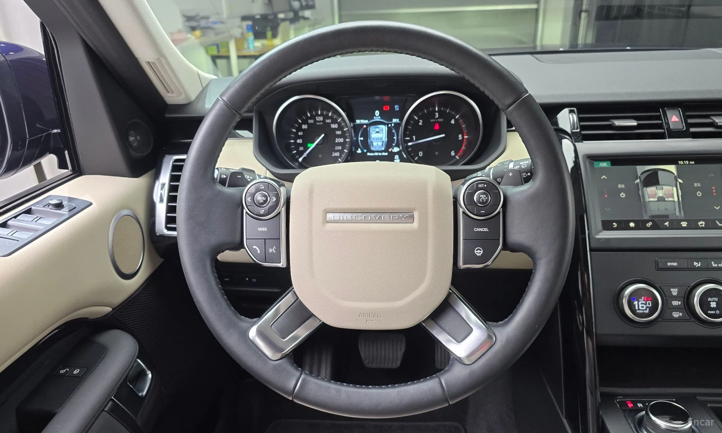 Land Rover Discovery 5 превью 12