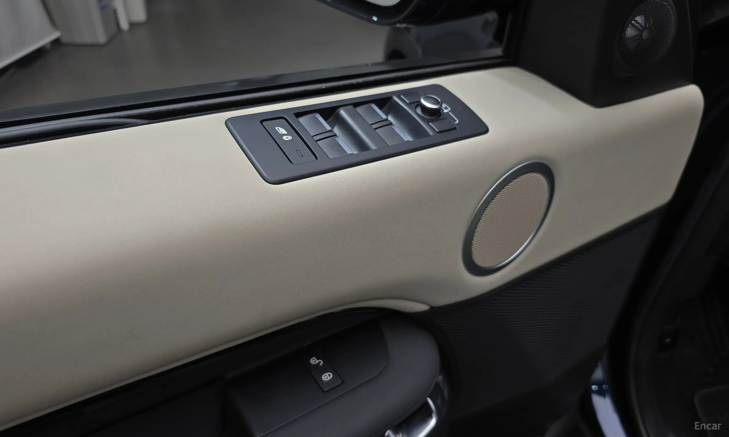 Land Rover Discovery 5 превью 19
