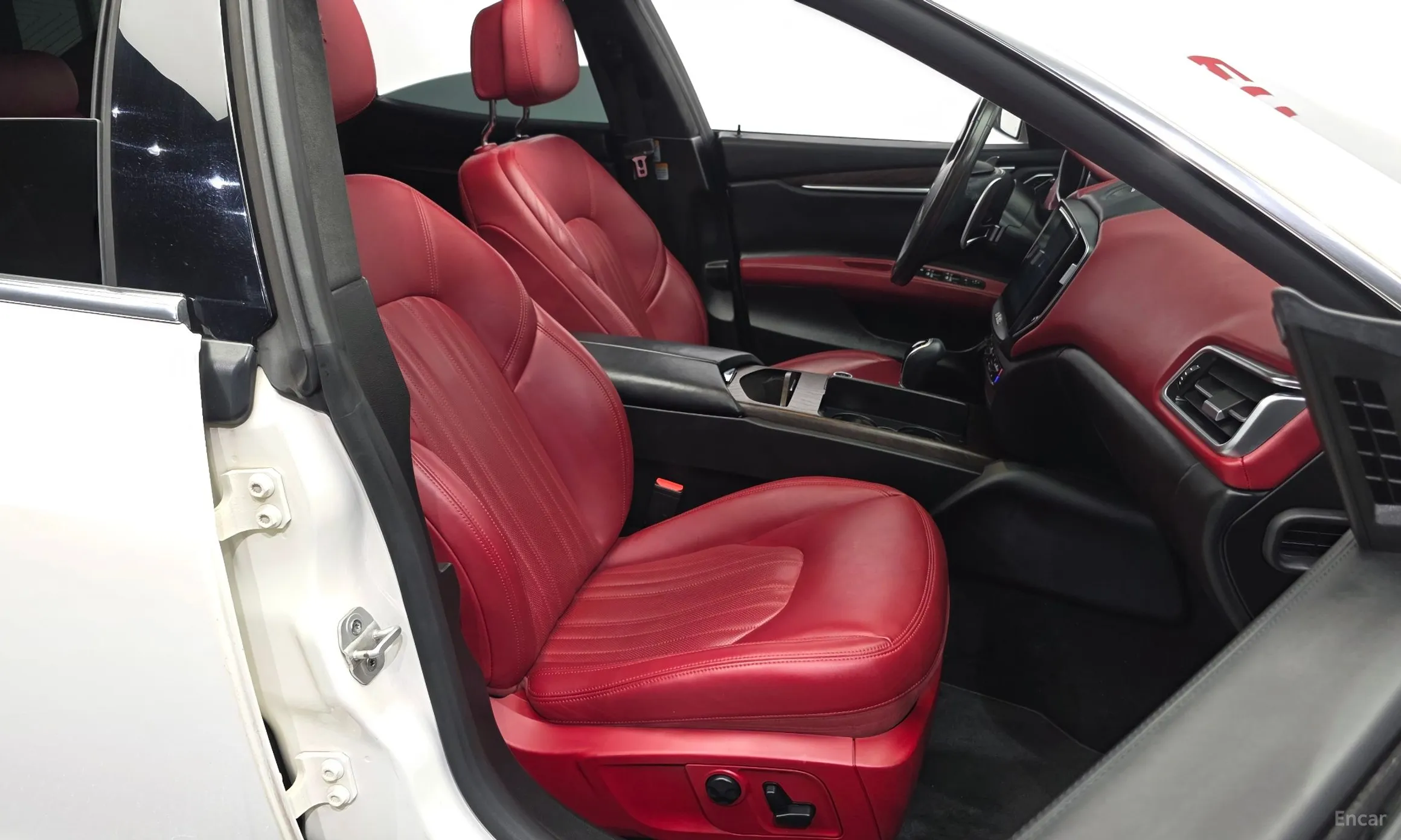 Maserati Ghibli превью 11