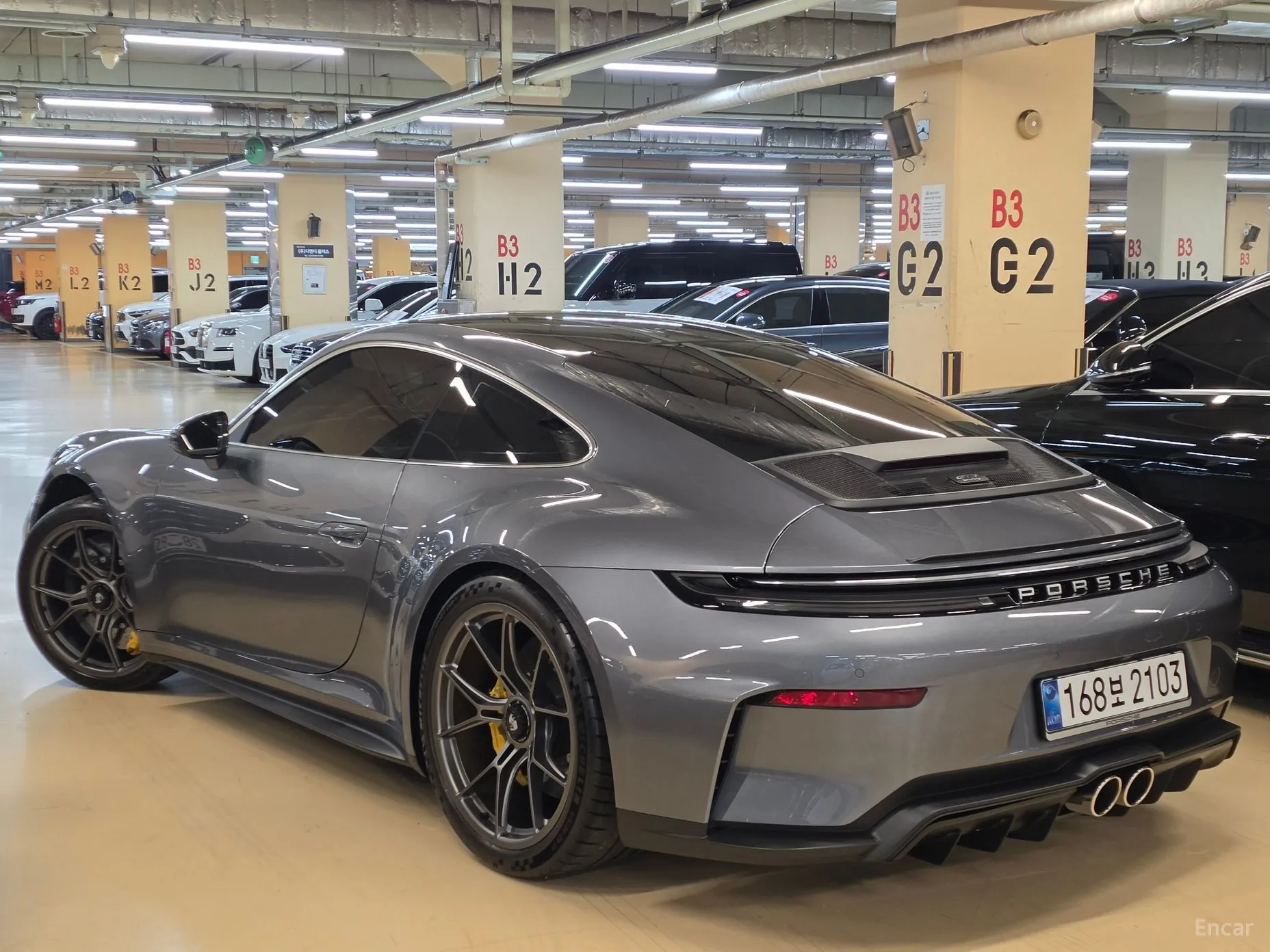 Porsche 911 (992) превью 17