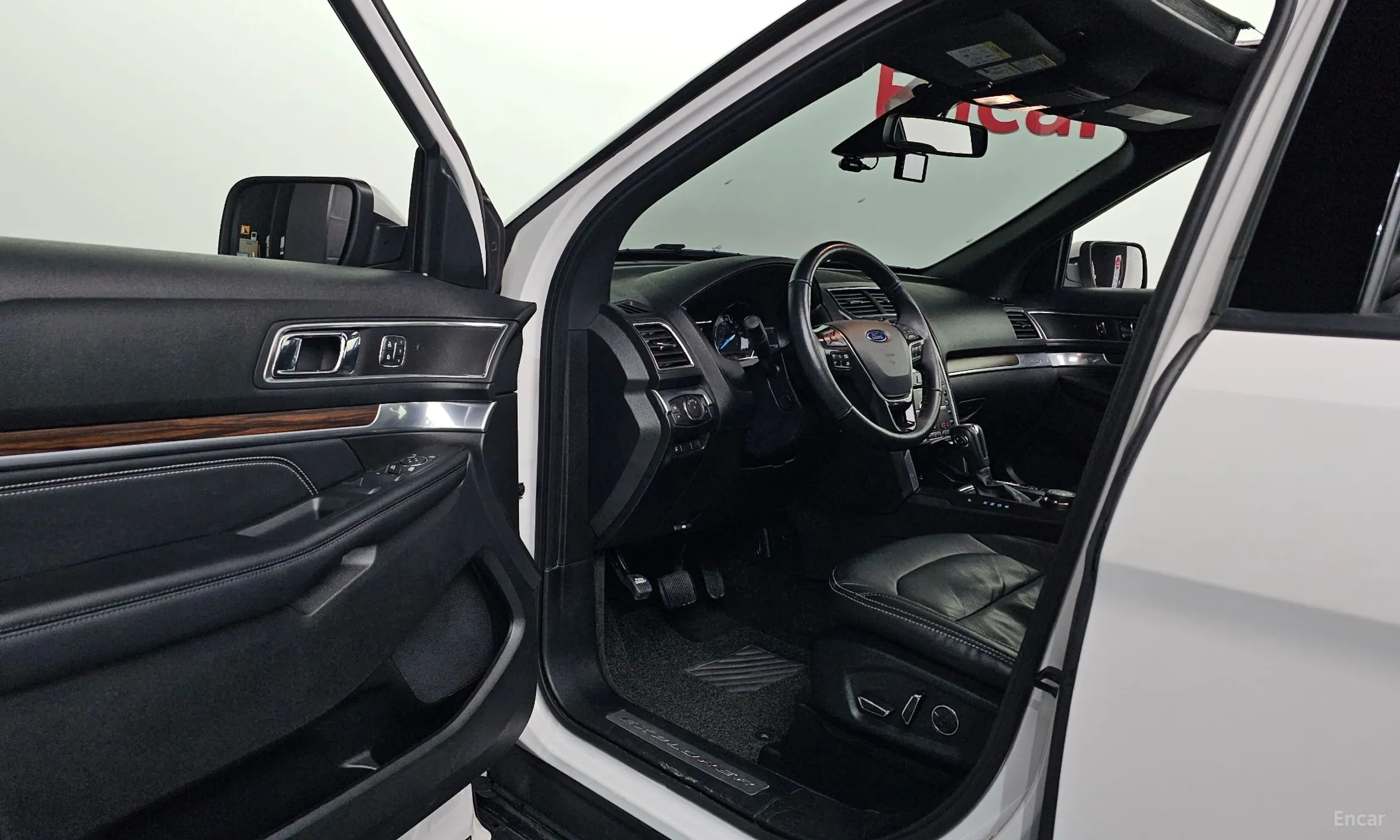 Ford Explorer превью 10
