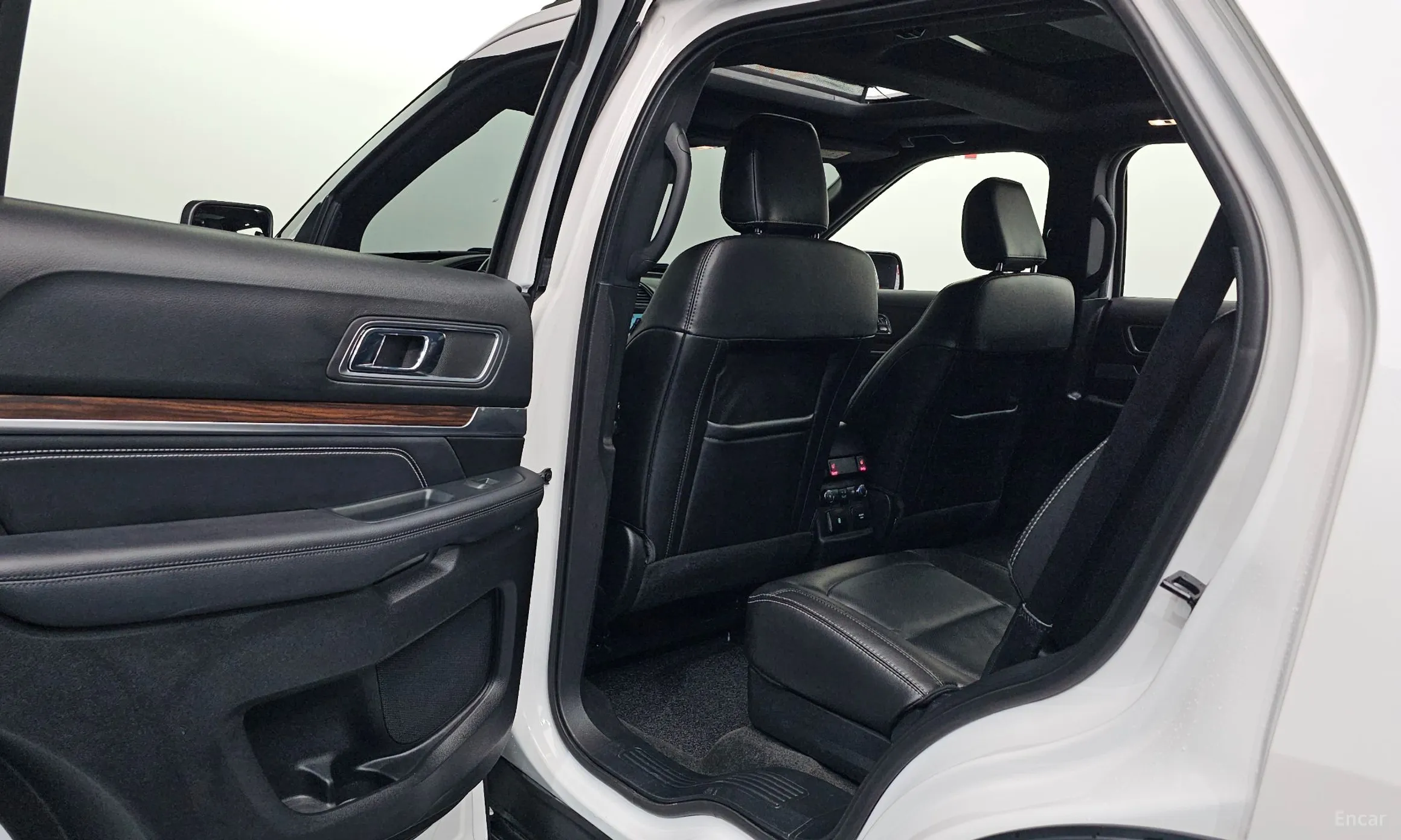 Ford Explorer превью 11