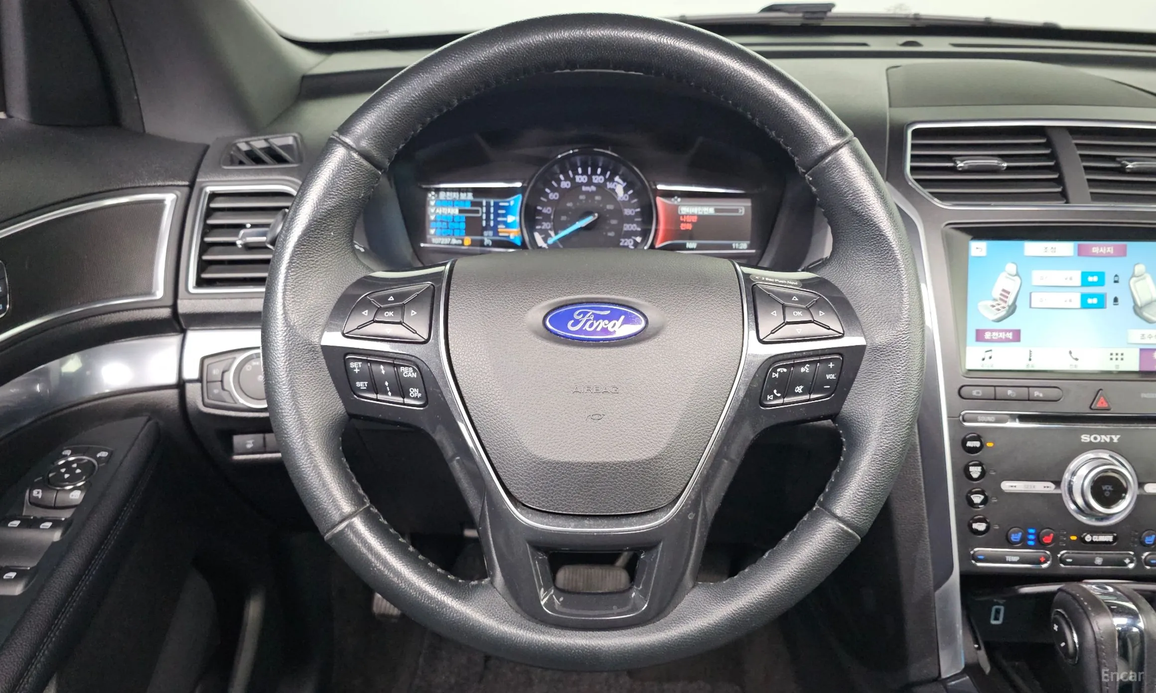 Ford Explorer превью 14