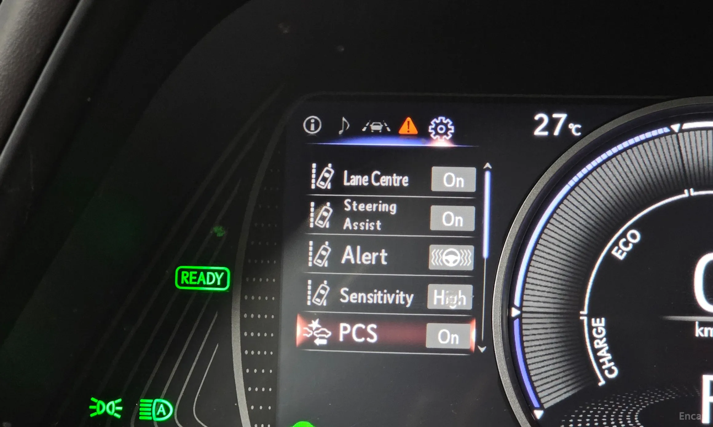 Lexus UX250h превью 15