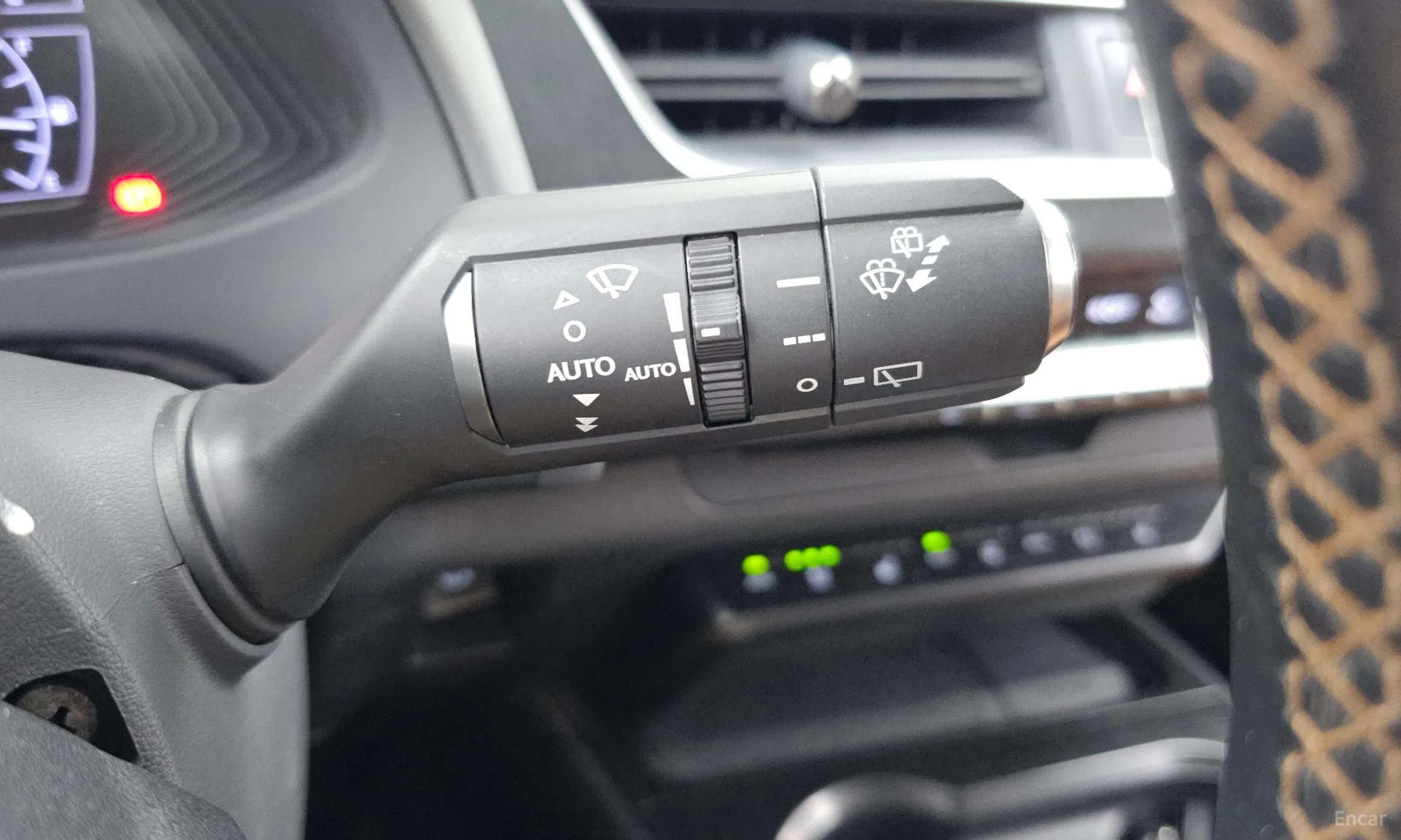 Lexus UX250h превью 18