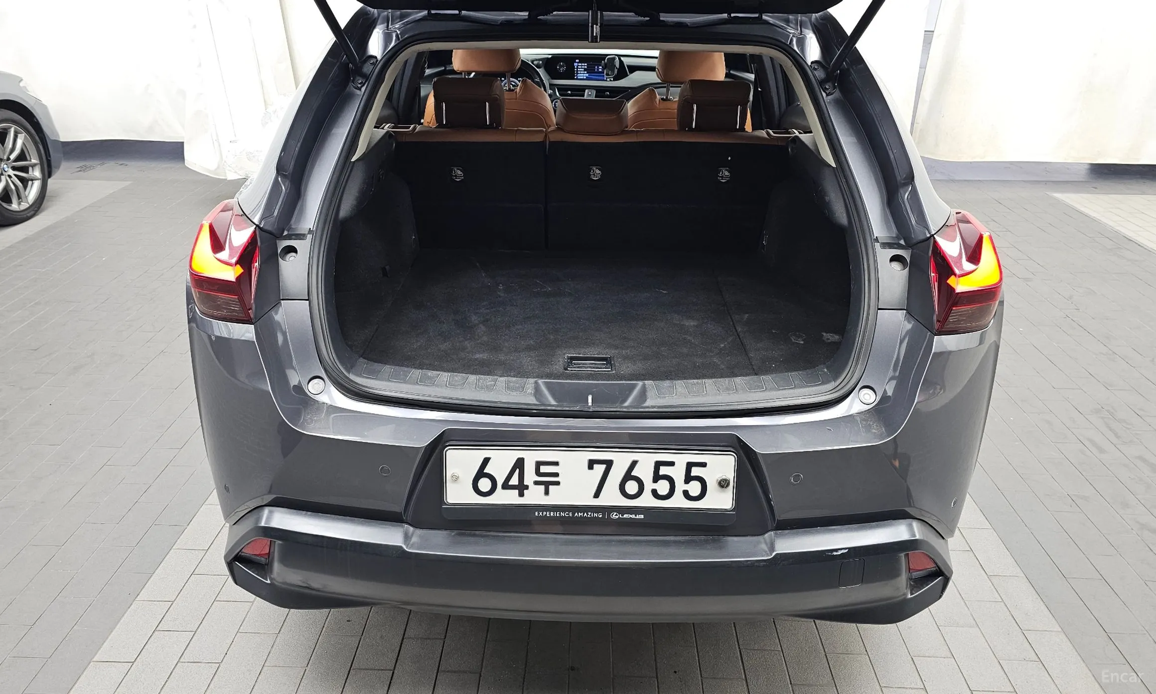Lexus UX250h превью 20