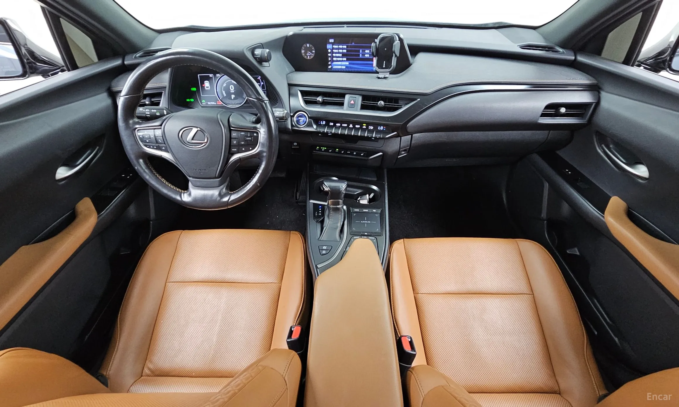 Lexus UX250h превью 7