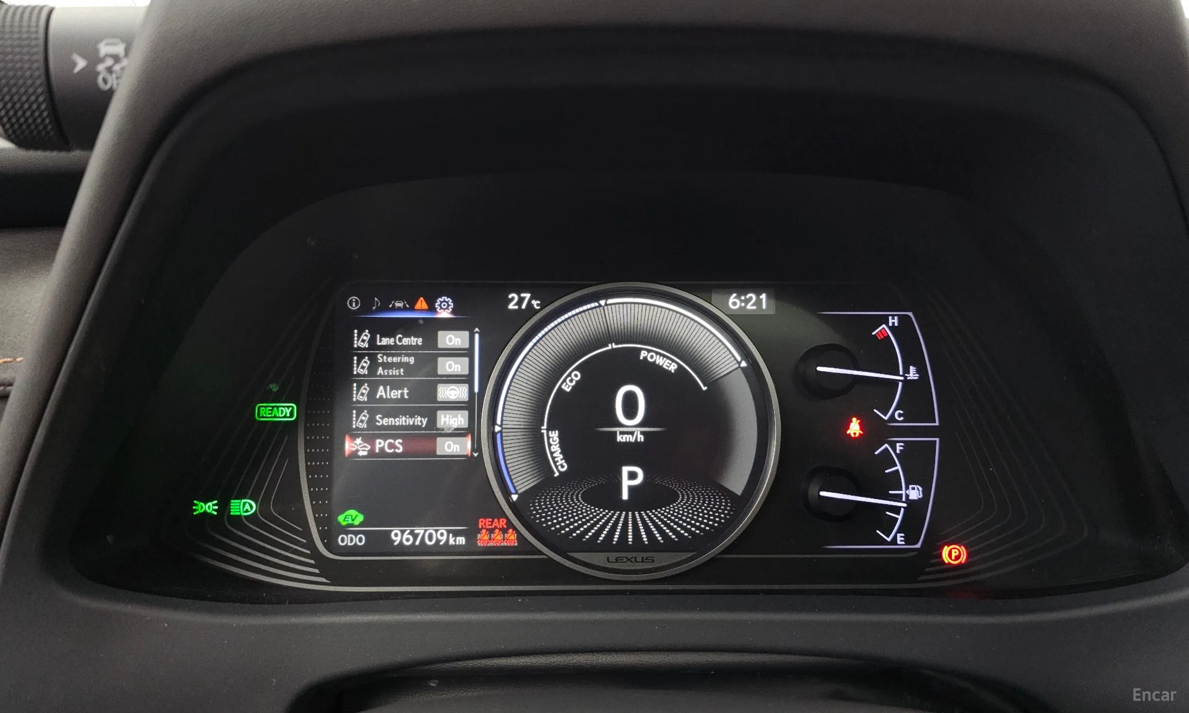 Lexus UX250h превью 8