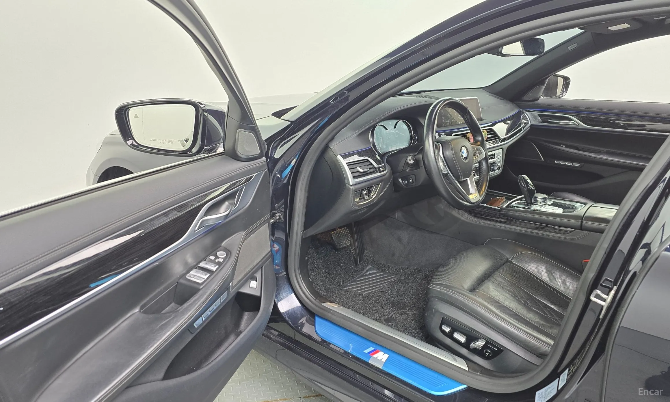 BMW 7 Series (G11) превью 10
